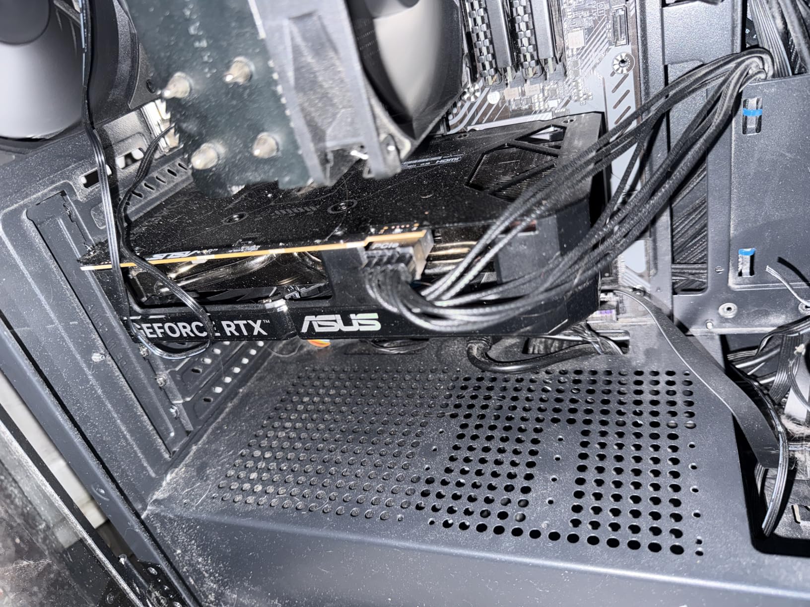 ASUS Dual NVIDIA GeForce RTX 5060 8GB GDDR7 OC Edition (PCIe 5.0, DLSS 4, HDMI 2.1b, DisplayPort 2.1b, 2.5-Slot Design, Axial-tech Fan Design, 0dB Technology), 3 Year Warranty customer photo 1
