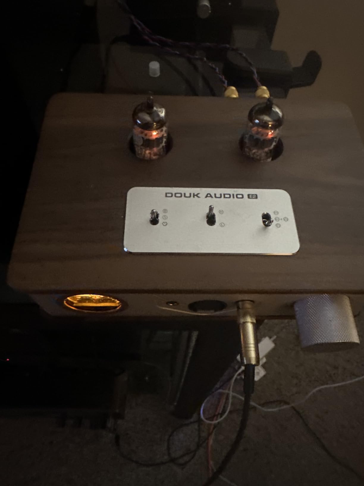 Douk Audio Tube Headphone Amp for XLR, 4.4mm, 6.35mm HiFi Headphones, Stereo Preamplifier with VU Meter and German Valvo Vacuum Tubes (E2) customer photo 2