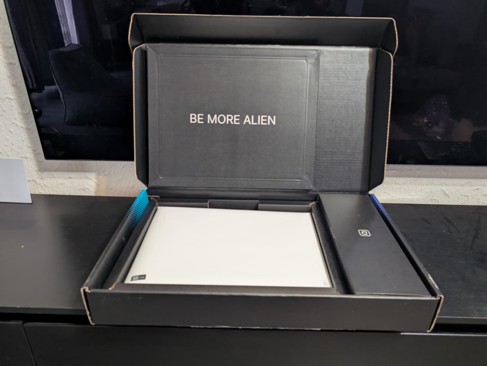 Alienware 16 Aurora Laptop - 16-inch 16:10 WQXGA 120Hz Display, Intel Core 7-240H Series 2, 16GB DDR5 RAM, 1TB SSD, NVIDIA GeForce RTX 5060 8GB GDDR7, Windows 11 Home - Blue customer photo 2