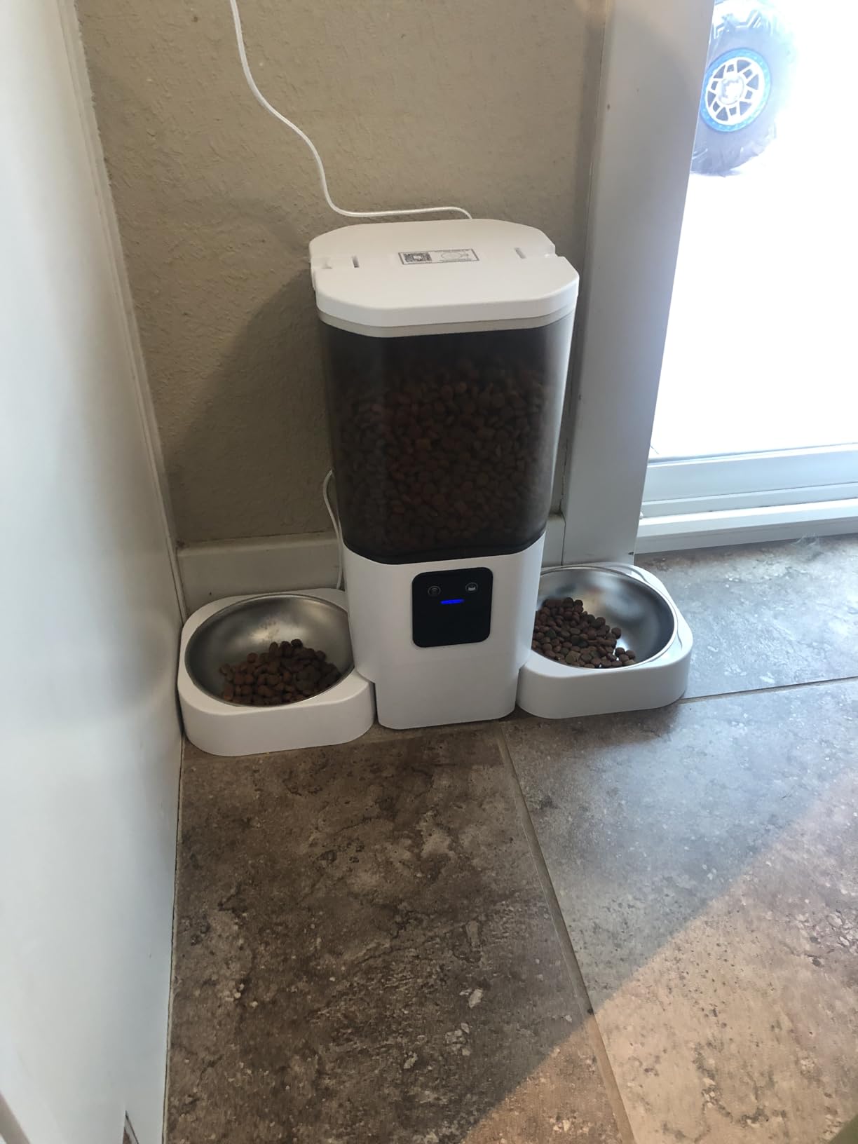 5G WiFi Automatic Cat Feeder with Two HD Camera: 7L Automatic Dog Feeder with Night Vision, Auto Cat Food Dispenser for Multiple Pet, Detachable for Easy Cleaning - 29 Cup customer photo 2