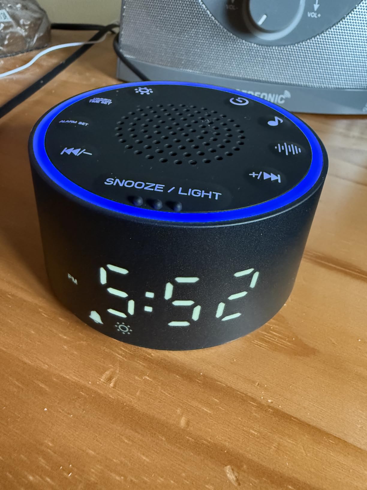Dreamegg Sound Machine for Sleep - D1 Nova White Noise Sound Machine for Baby Adult with Alarm Clock, Soothing Sounds, Dimmable, White Noise Alarm Clocks for Bedrooms Heavy Sleepers Travel, Black customer photo 2