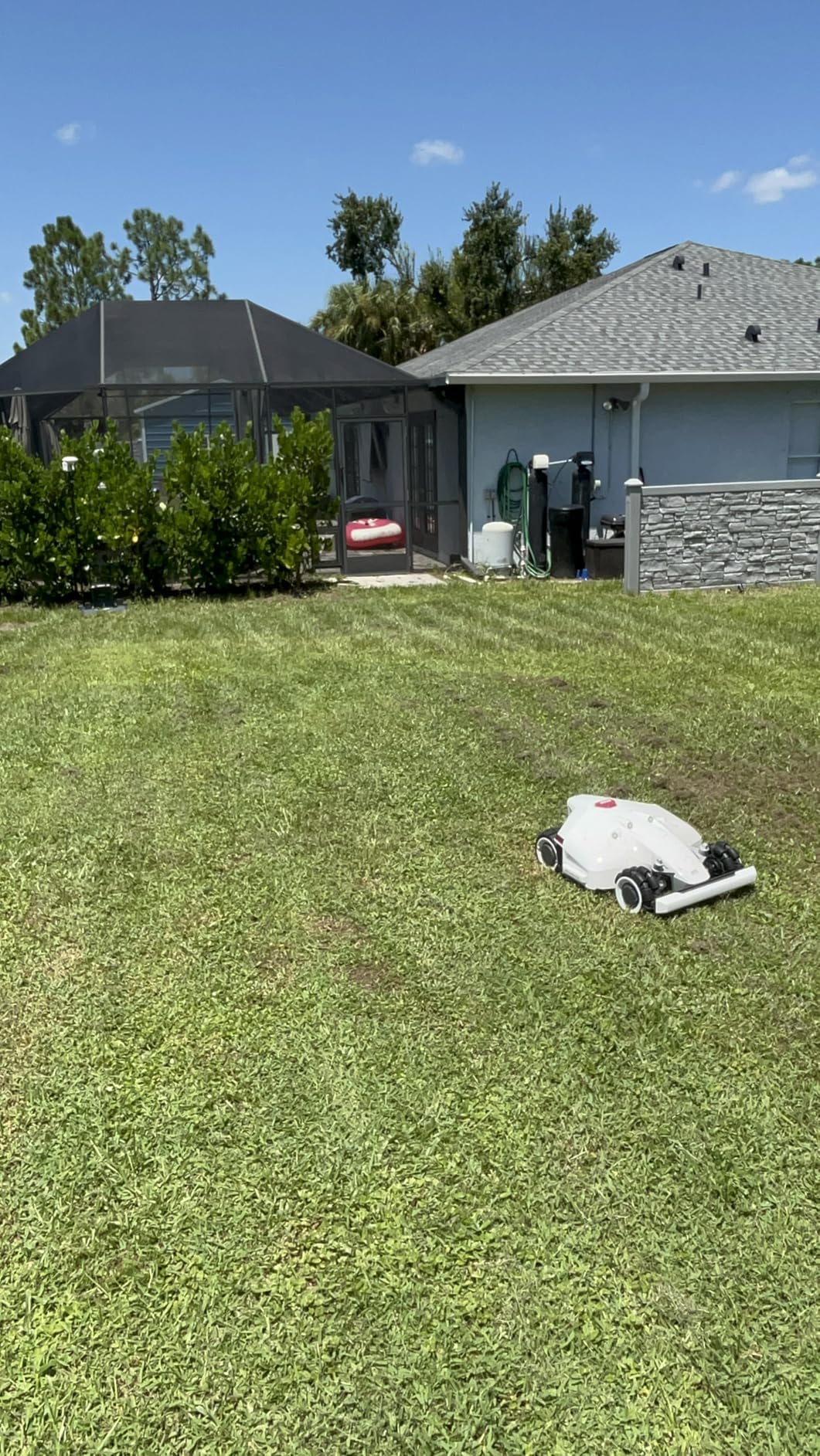 Mammotion LUBA mini AWD 1500 Robot Lawn Mower with 4G for 0.37 Acre, All-Wheel-Drive for 80% Slope, No Wire, No RTK Installation, Free NetRTK+AI Vision Positioning, Cutting Height 0.8