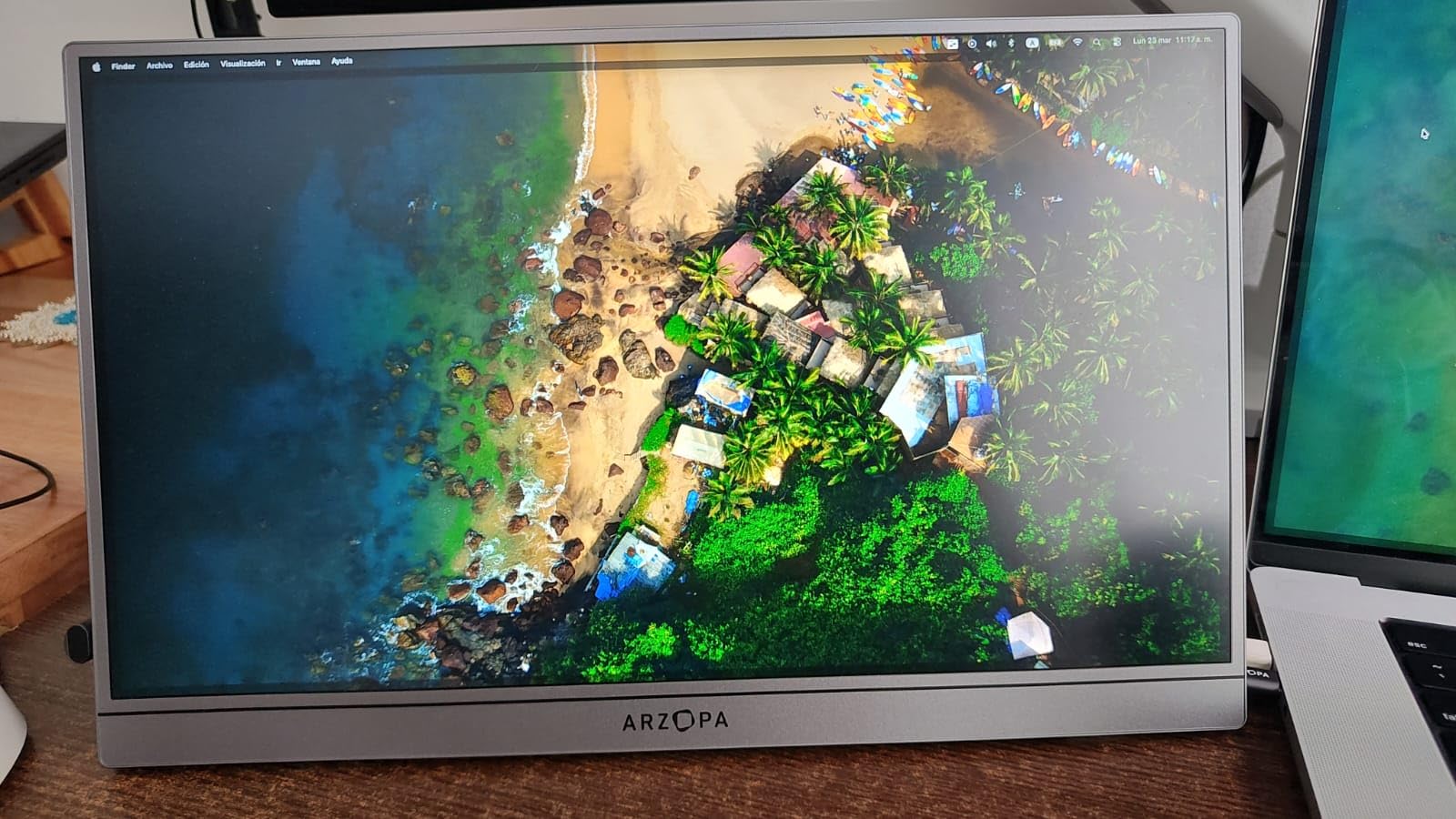ARZOPA 16.1'' 180Hz 2.5K Portable Monitor, 2560x1440 QHD 107% sRGB Kickstand Portable Gaming Monitor with HDR, Ultra Slim, Eye Care, External Second Screen for Laptop, PC, PS5, Mac, Xbox-Z3FC customer photo 2