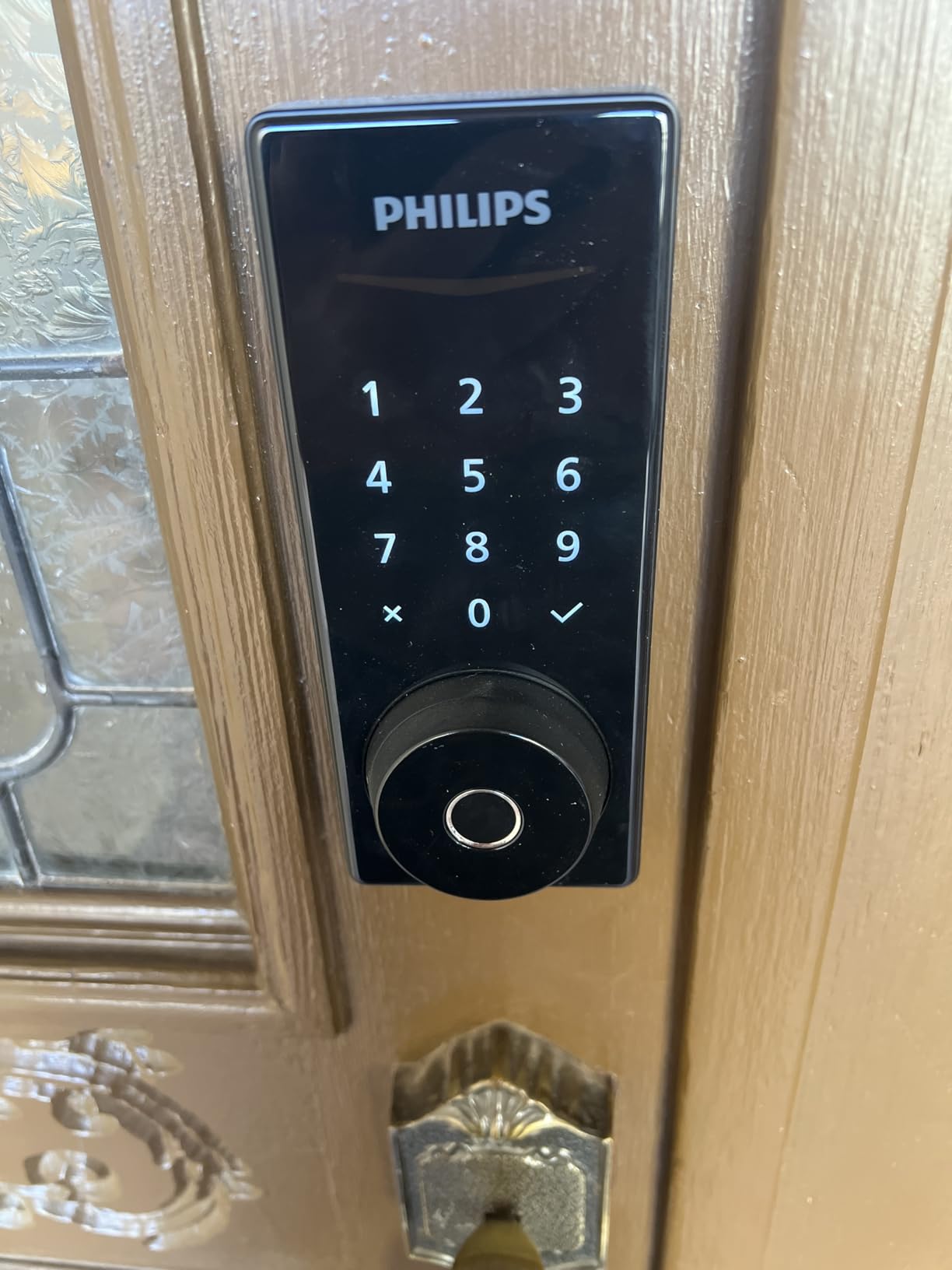 Philips Built-in WiFi Smart Lock, Keyless Entry Door Lock with App, Touchscreen, Fingerprint Door Lock - Compatible with Alexa & Google, Splash-Proof Design, Includes 8 Batteries, Black customer photo 1