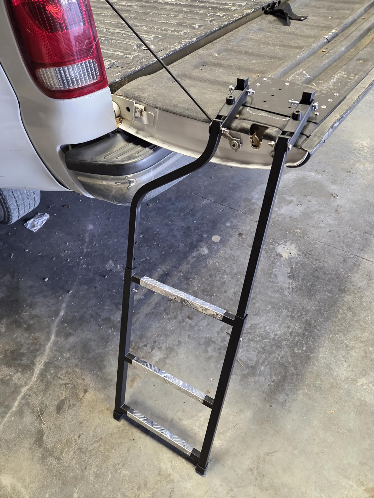 Tailgate Ladder for Pickup Truck, Universal 34