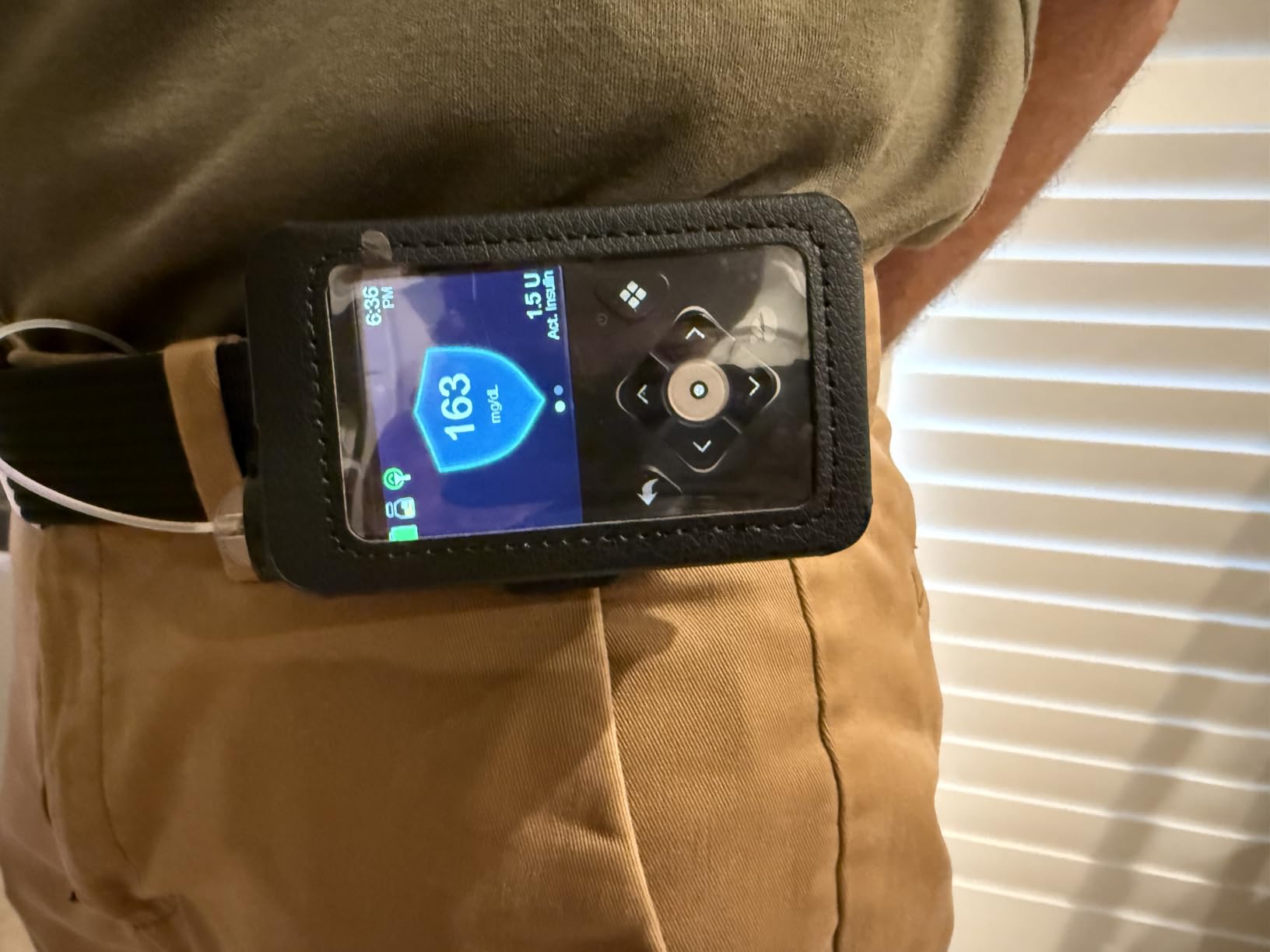 Case for Medtronic MiniMed 780G 770G 670G 630G 640G Insulin Pump, Form-Fit Cover [Built-in Screen Protection] and [Rotating Metal Belt Clip] - Black Vegan Leather customer photo 2