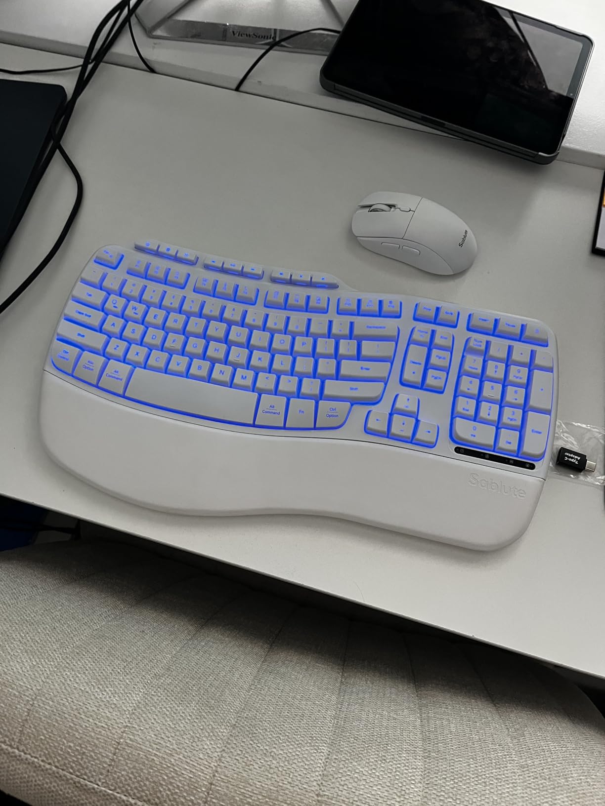 SABLUTE Ergonomic Wireless Keyboard and Mouse Combo, Rechargeable 4000mAh Backlit Keyboard customer photo 2