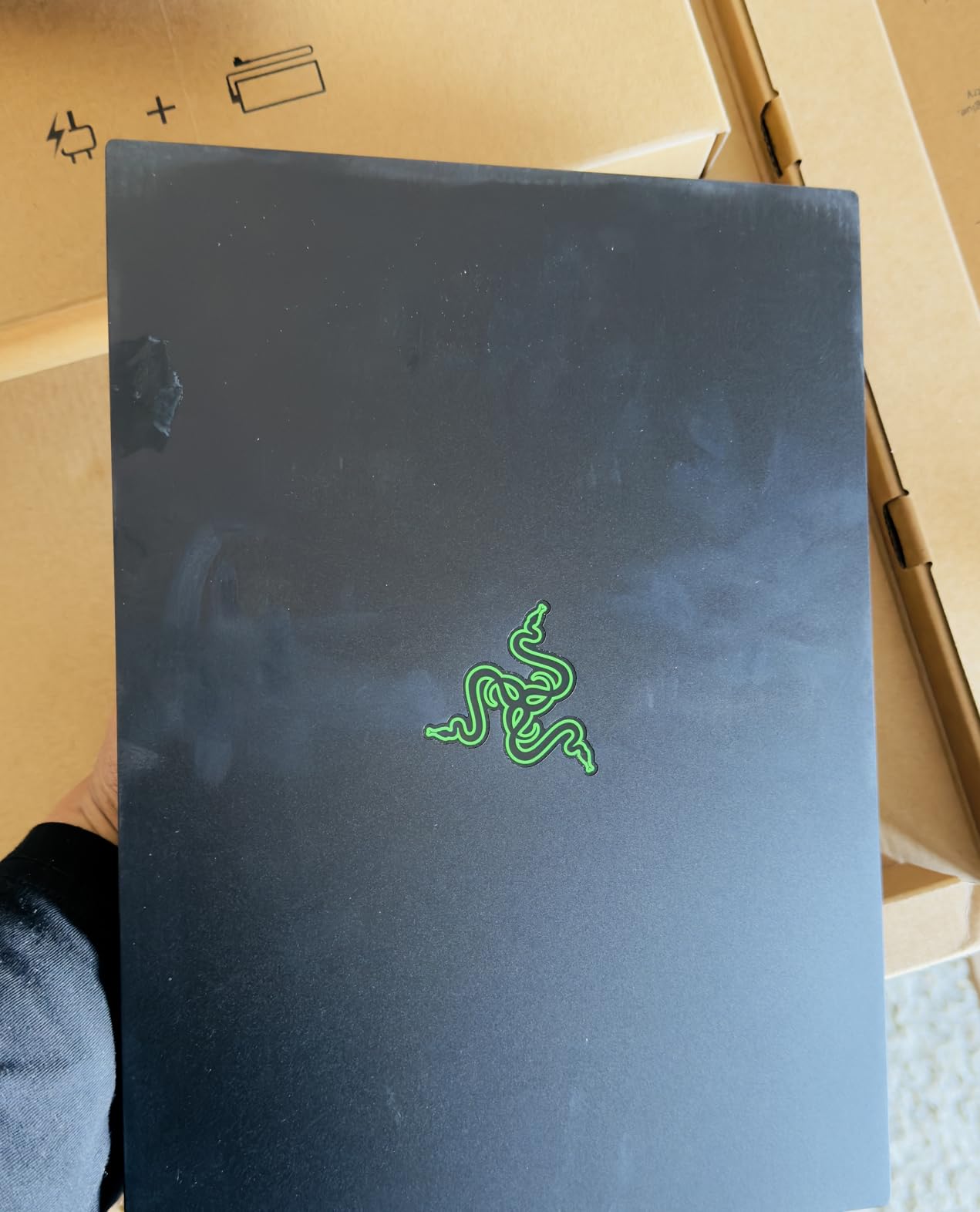 Razer Blade 14 (2025) Gaming Laptop: NVIDIA GeForce RTX 5060 - AMD Ryzen AI 9 365 CPU - 3K 120Hz OLED Display - 16GB LPDDR5X RAM - 1TB SSD - Thin & Lightweight - Chroma RGB customer photo 2