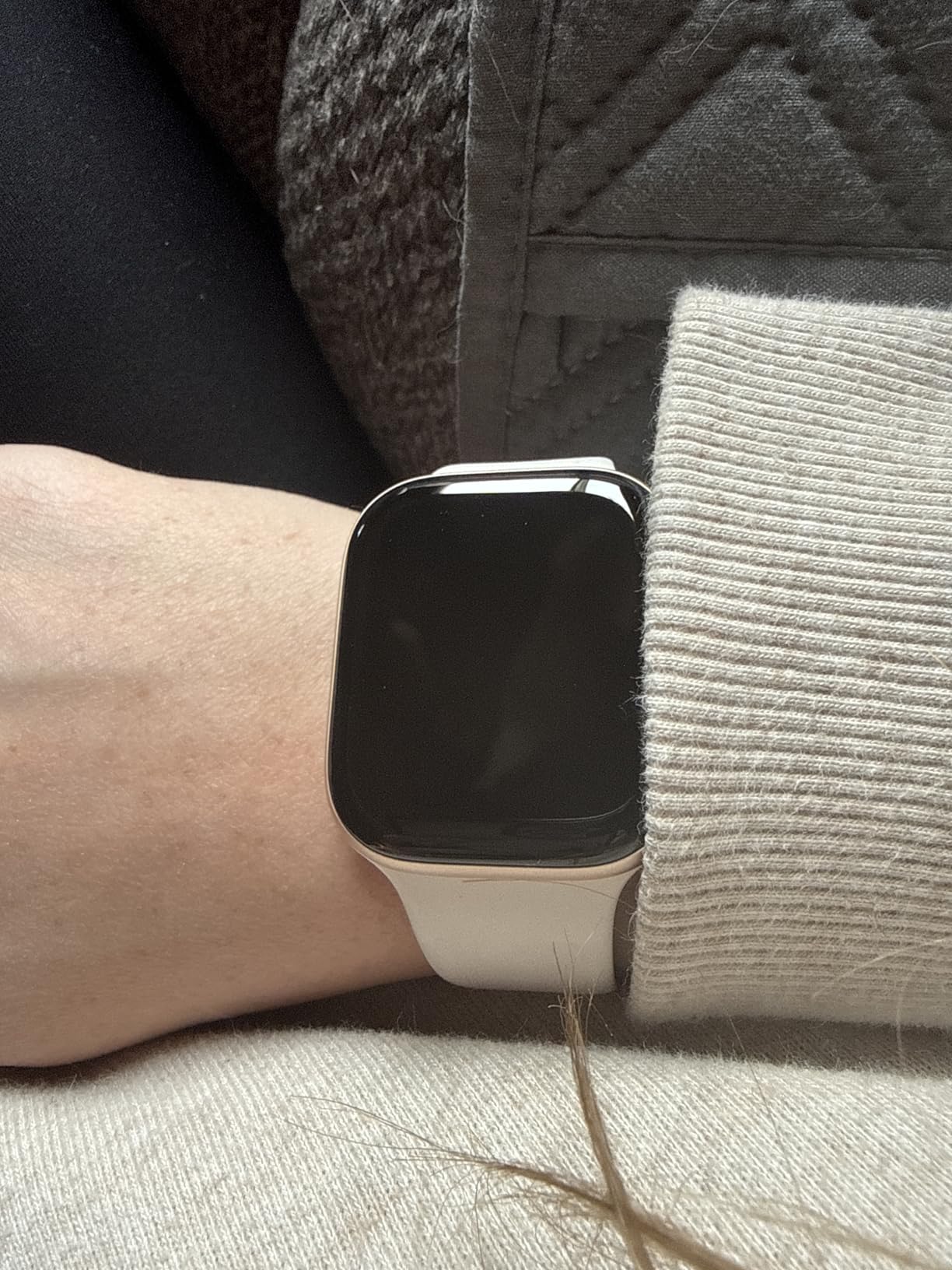 Apple Watch Series 11 [GPS 46mm] Smartwatch with Jet Black Aluminum Case with Black Sport Band - M/L customer photo 1