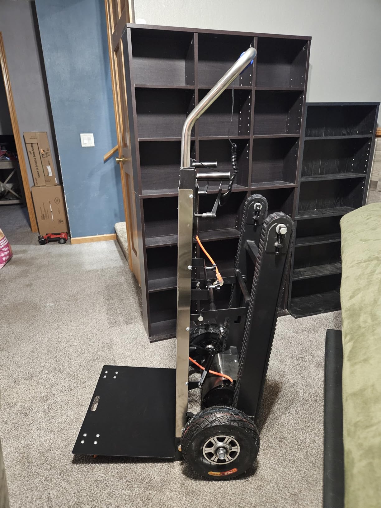 Electric Stair Climbing Dolly, 1250W Electric Stair Climbing Hand Truck, 900lbs Max Load Capacity, 3 Mode Folding Stair Climber Hand Trucks with Telescopic Handle for Moving Furniture (Green+Black) customer photo 1