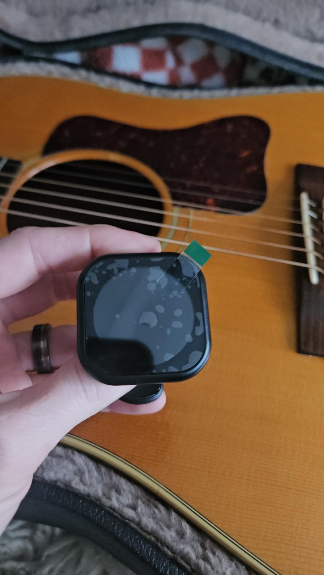 New Bee Guitar Tuner Clip-On Rechargeable with Color Screen 360° Rotatable Acoustic Chromatic Open Tuning for Guitar, Bass, Ukulele, Violin, Cello(Black, 1 Pack) customer photo 2