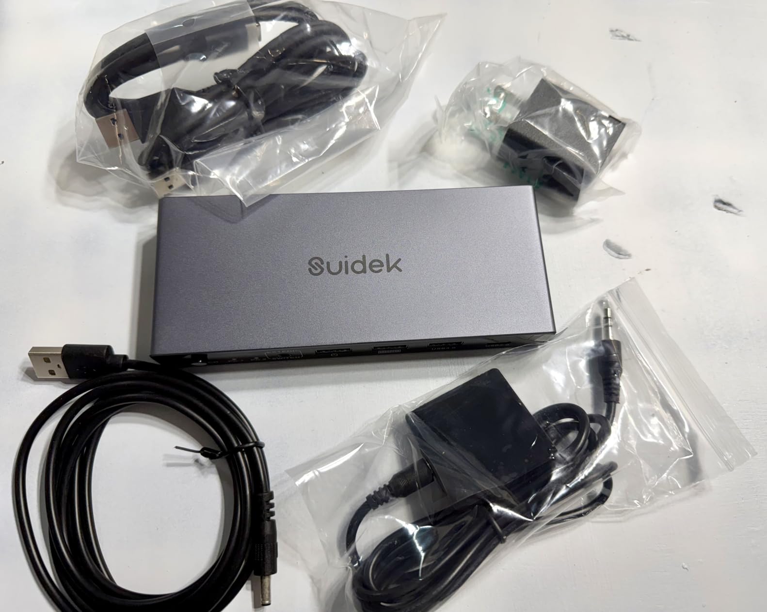 USB-C+HDMI KVM Switch 1 Monitors 2 Computers - 3 USB A+1 USB C 3.0 Ports 4K@60Hz Aluminum for 1 Laptop & 1 Desktop Share 1 Monitor Keyboard Mouse Printer, with USB Cables/Controller customer photo 1