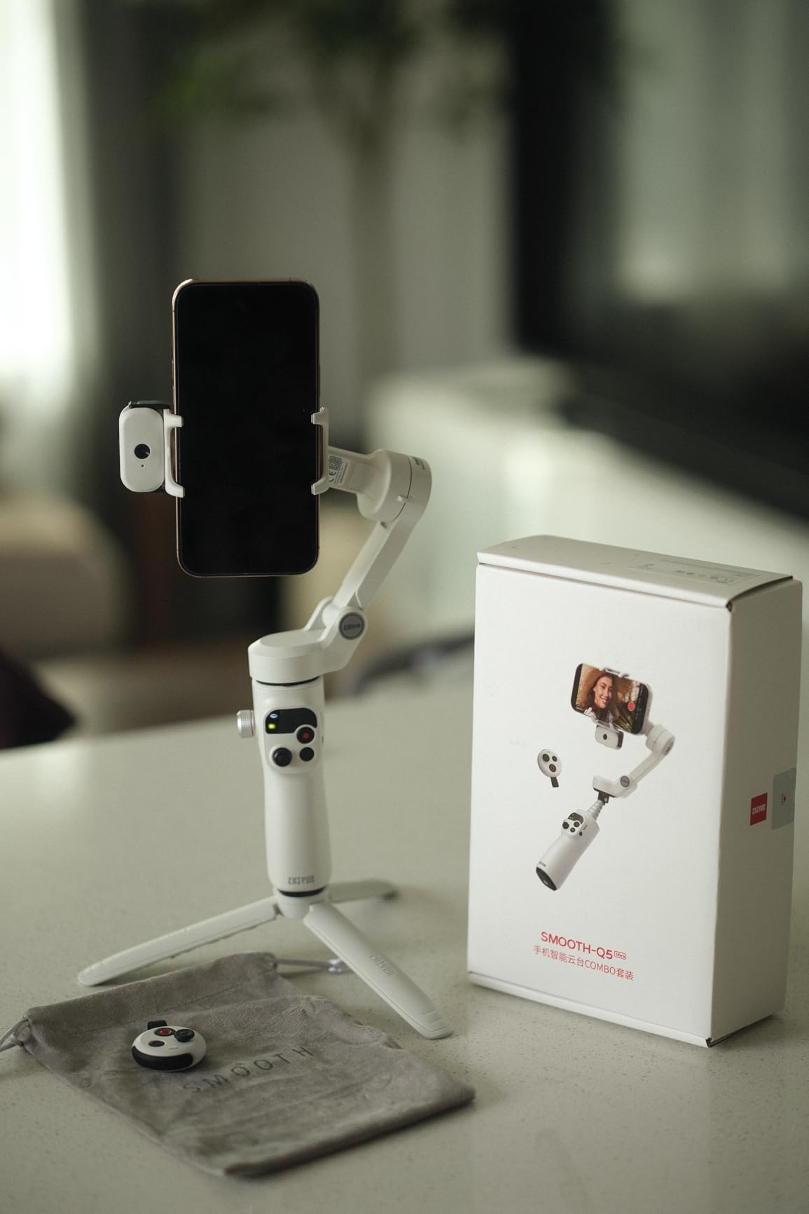 Zhiyun Smooth Q5 Ultra Combo Gimbal Stabilizer for iPhone, Portable Foldable Phone Gimbal with Detachable Voice Remote Control, AI Tracker, Built-in Extension Rod, Fill Light customer photo 1
