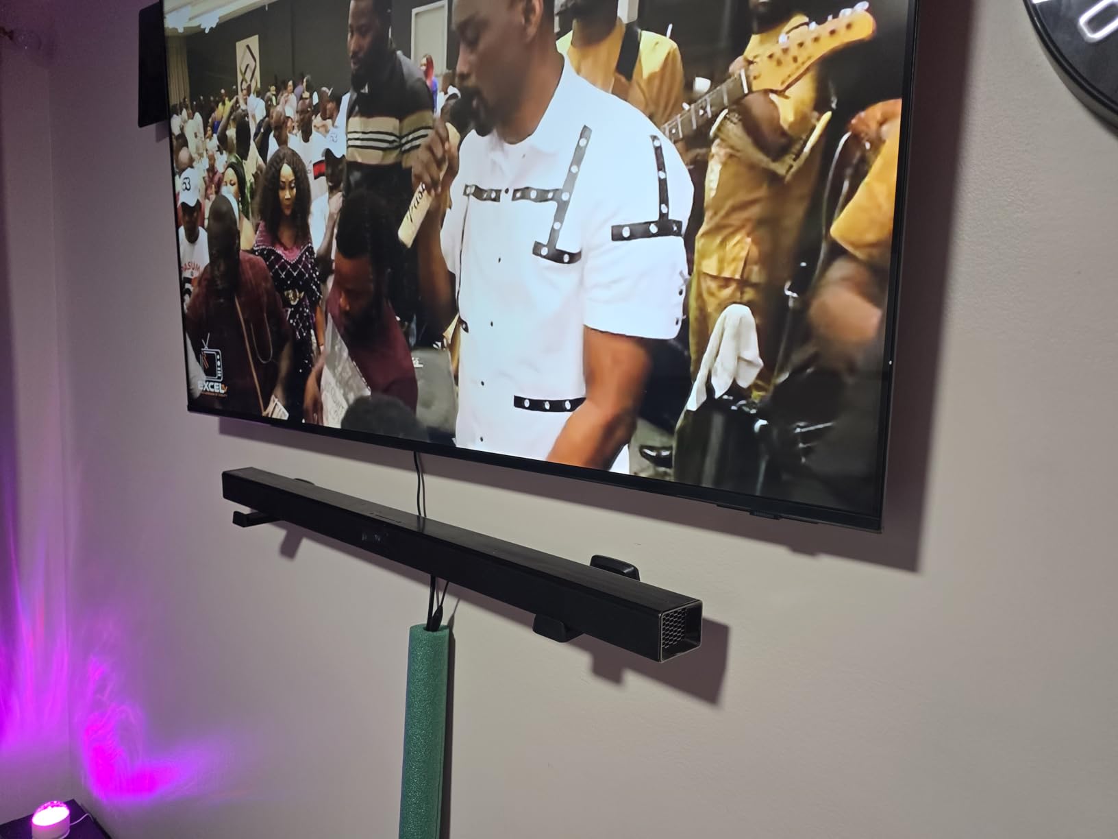 ELETIUO Soundbar Wall Mount Bracket,Depth Adjustable 3.8-6.5 inch,Universal Sound Bar Mount Under TV for Samsung, Sony, LG, Vizio, Bose, JBL, Sonos, Holds up to 50 lbs,Black customer photo 1