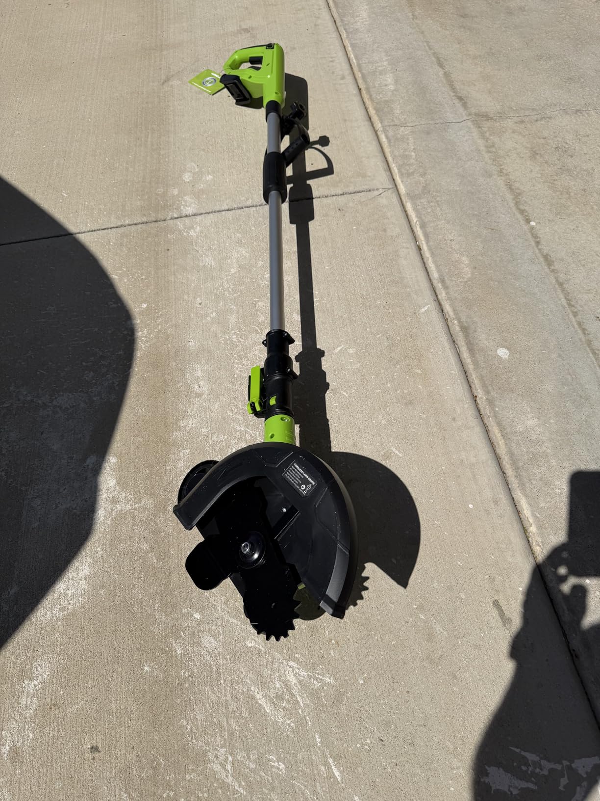 Cordless Lawn Edger, 20V Battery Powered Edger for Lawns with 9-Inch Blade & Dual Wheels, 3500RPM Electric Lawn Edger customer photo 1