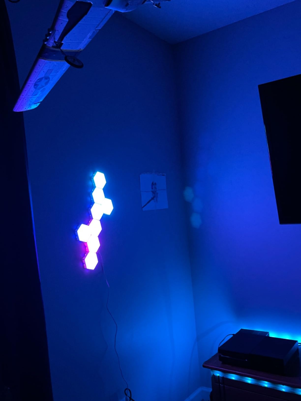Hexagon LED Light Wall Panels - RGB Smart Gaming Light with App, Remote and Music Sync, Modular Gaming Wall Decor for Bedroom, Game and Living Room (20-Pack) customer photo 2