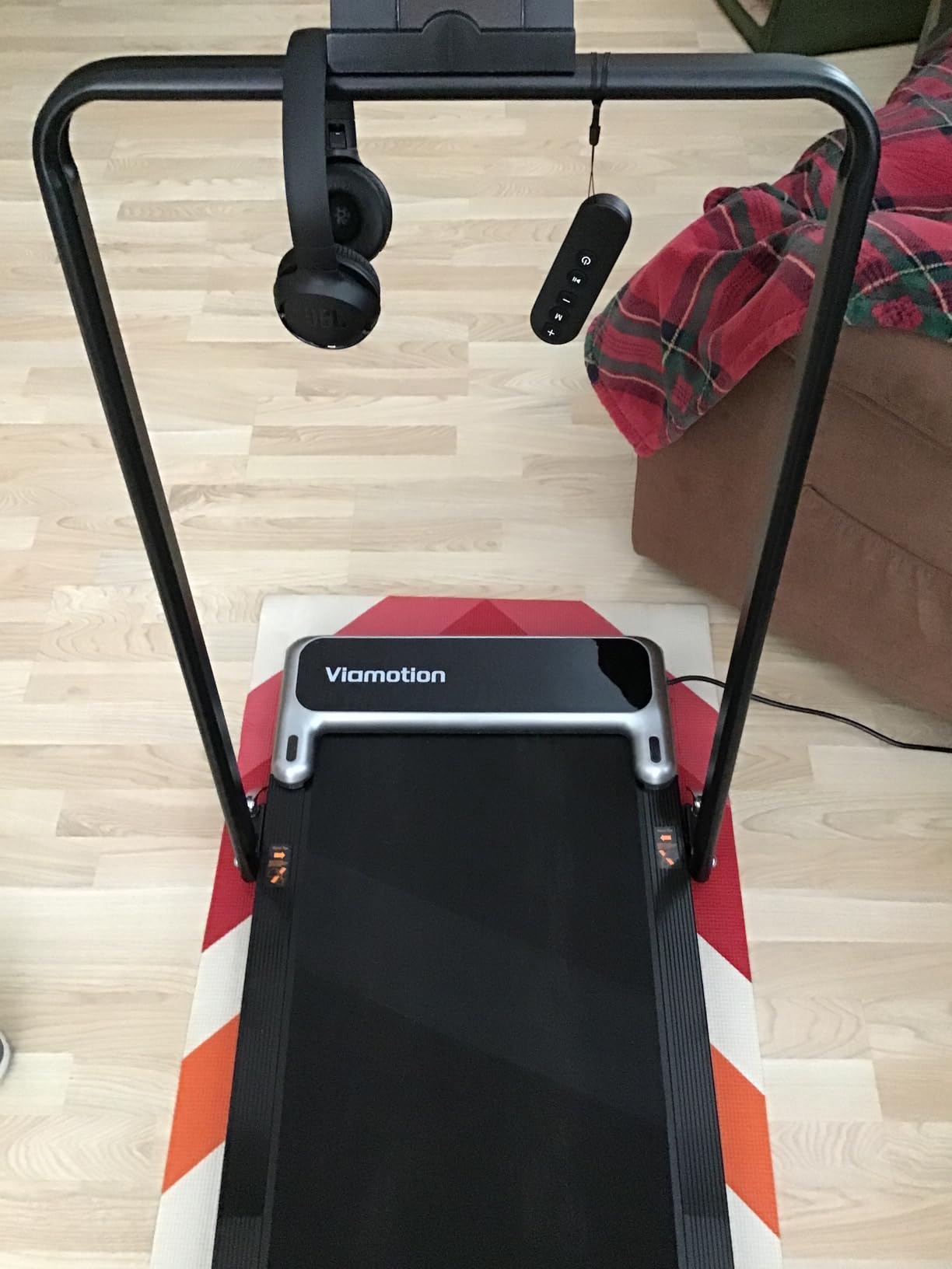 Walking Pad Treadmill with Handle Bar and Adjustable Incline, Compact Portable Treadmills for Home Office, 2.5HP Quiet Anti-Slip Under Desk Treadmills, 0.6-3.8 MPH Remote Speed Control customer photo 2