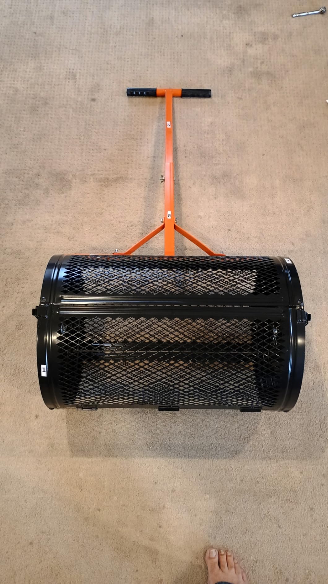 VEVOR Tow-Behind Spreader, 9.8 ft Spreading Width, Broadcast Spreader with 10
