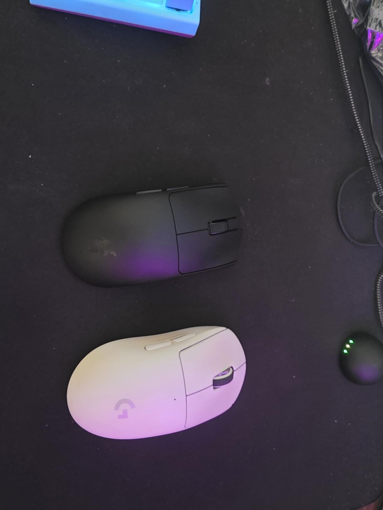 Razer Viper V4 Pro Wireless Esports Gaming Mouse: 49g Ultra Lightweight, Fast & Precise, 50K DPI Optical Sensor, 8K Polling, Gen-4 Optical Switches, Scroll Wheel, USB-C Charging, for PC & Mac - Black customer photo 1