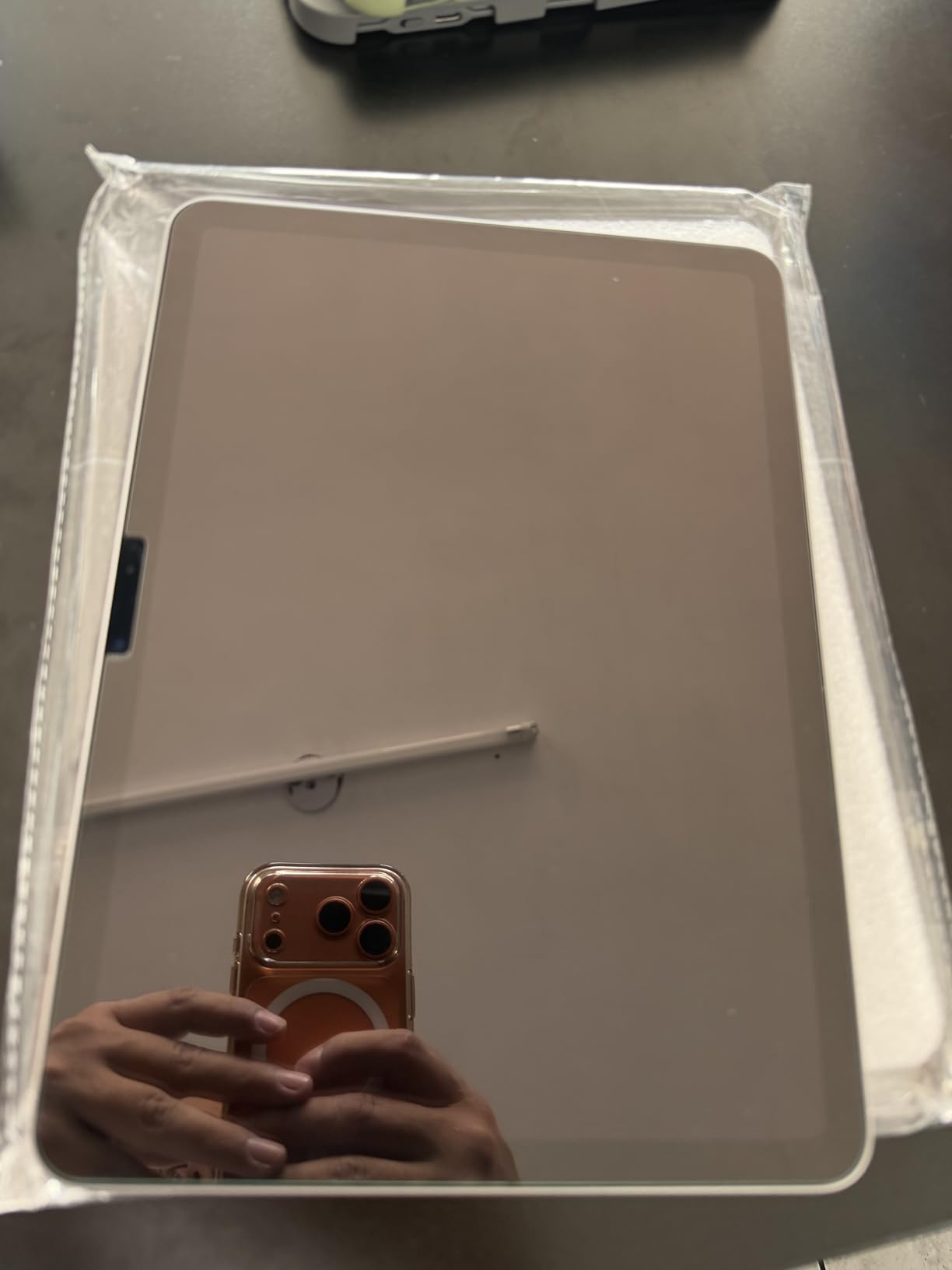 iPad Air 11-inch (M4): Liquid Retina Display, 256GB, 12MP Front/Back Camera, Wi-Fi 7 with Apple N1, Touch ID - Space Gray customer photo 1