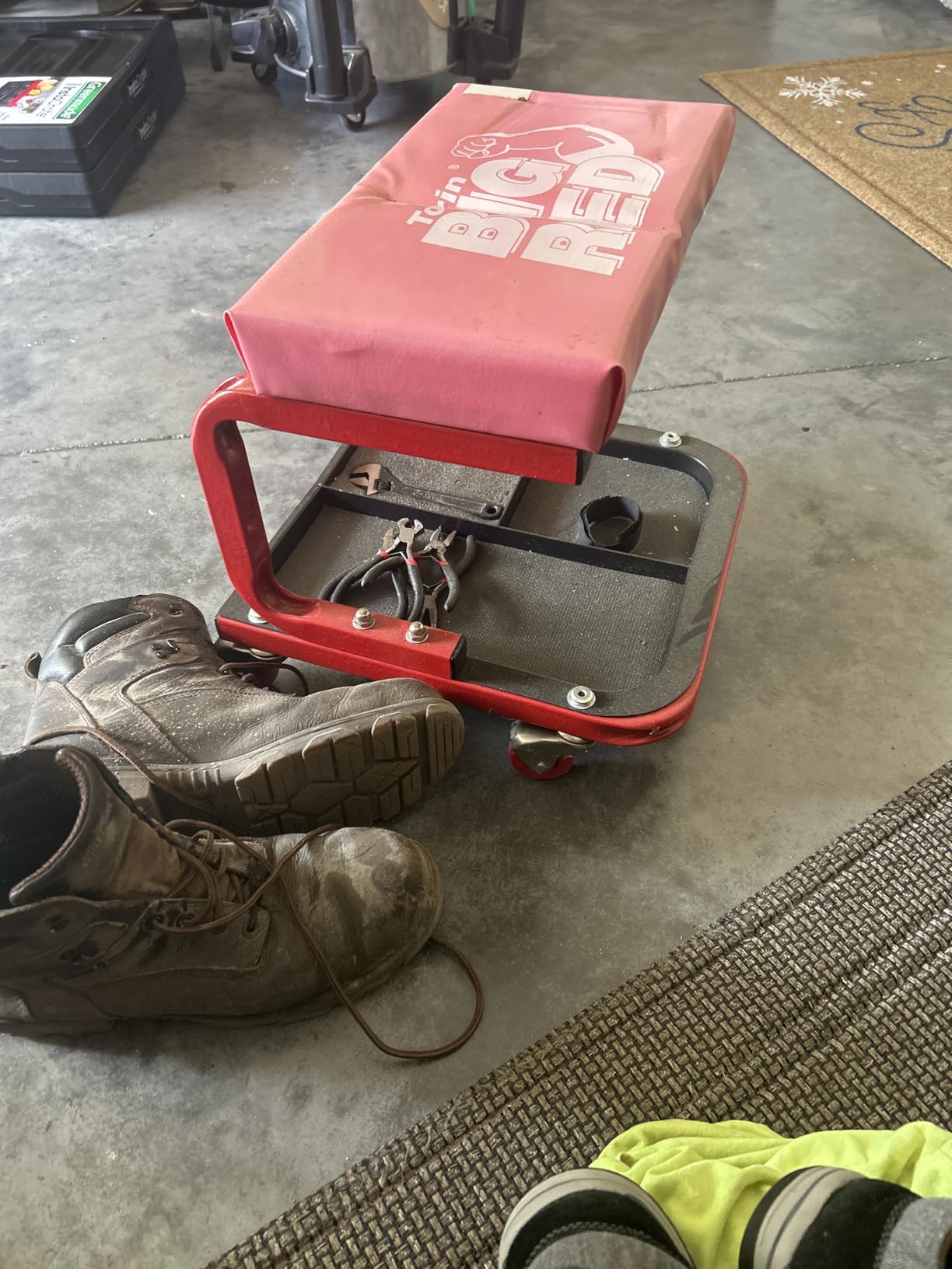 Torin TR6300 Red Rolling Creeper Garage/Shop Seat: Padded Mechanic Stool with Tool Tray customer photo 1