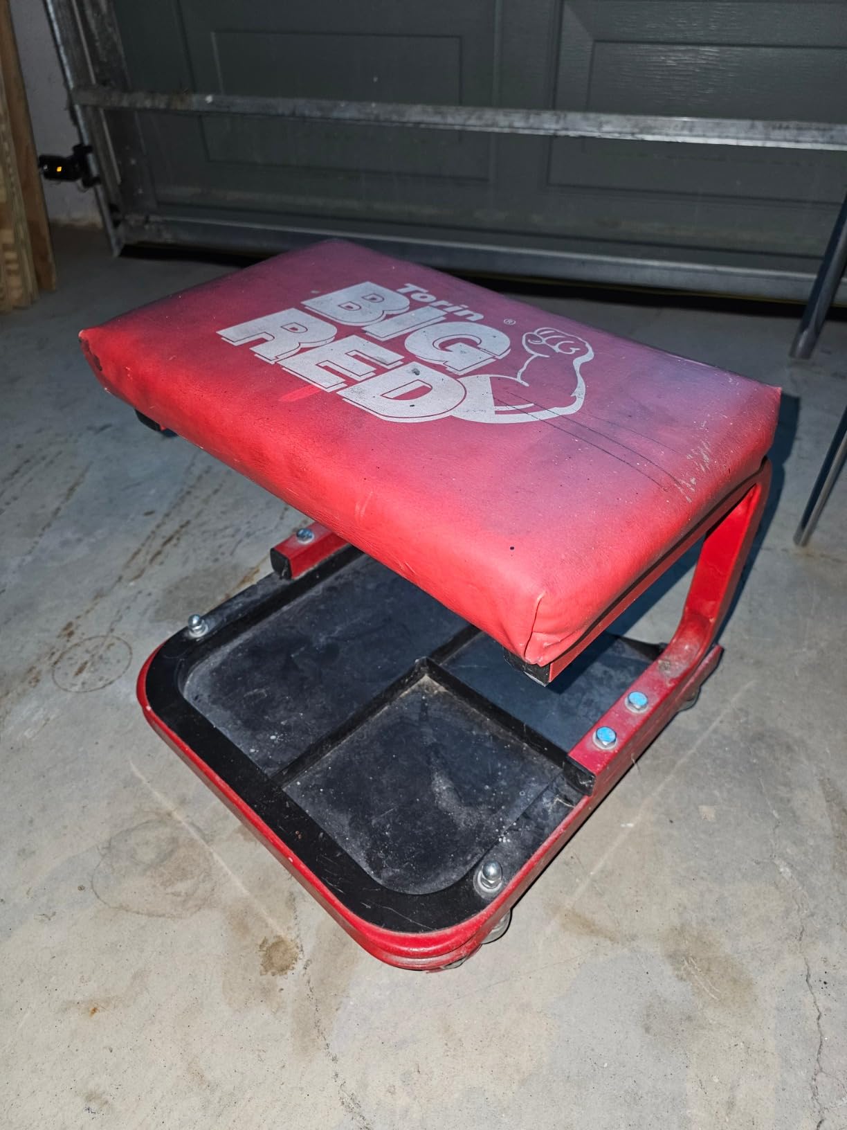 Torin TR6300 Red Rolling Creeper Garage/Shop Seat: Padded Mechanic Stool with Tool Tray customer photo 2