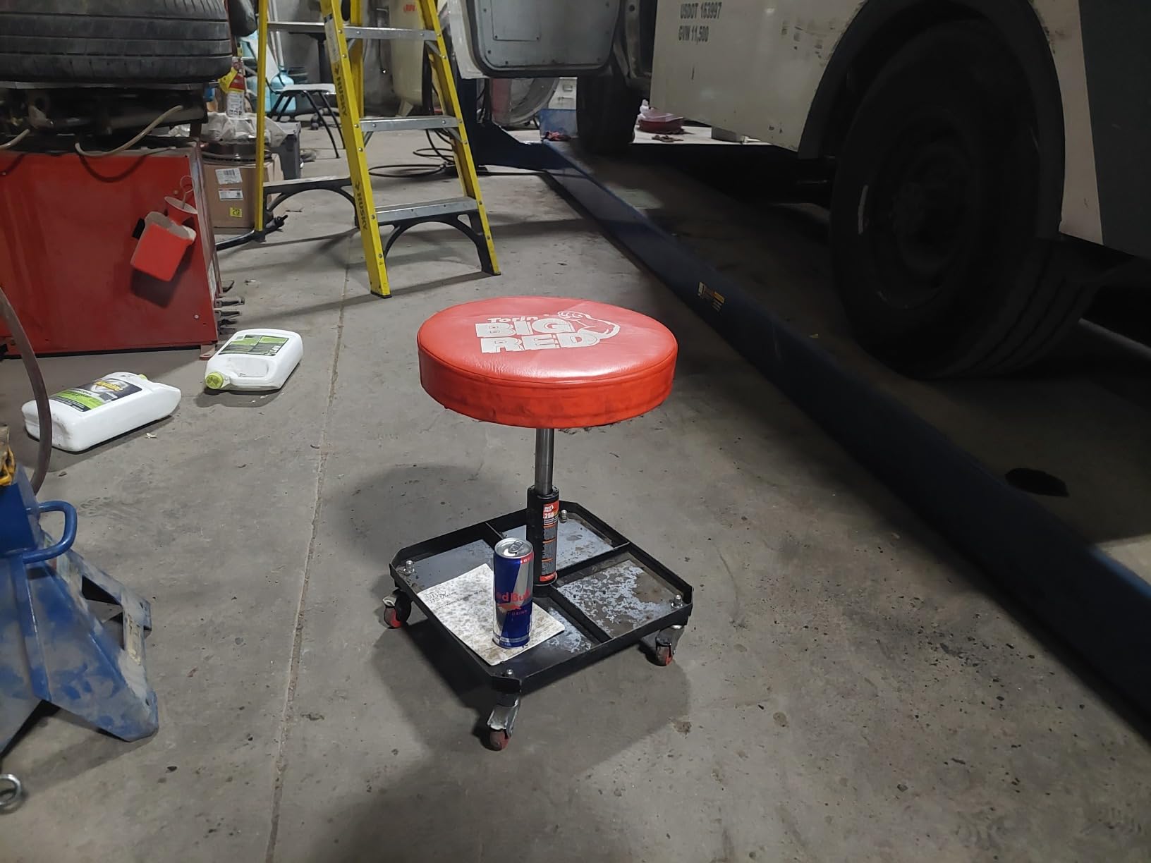 BIG RED TR6350 Torin Rolling Pneumatic Creeper Garage/Shop Seat: Padded Adjustable Mechanic Stool customer photo 2
