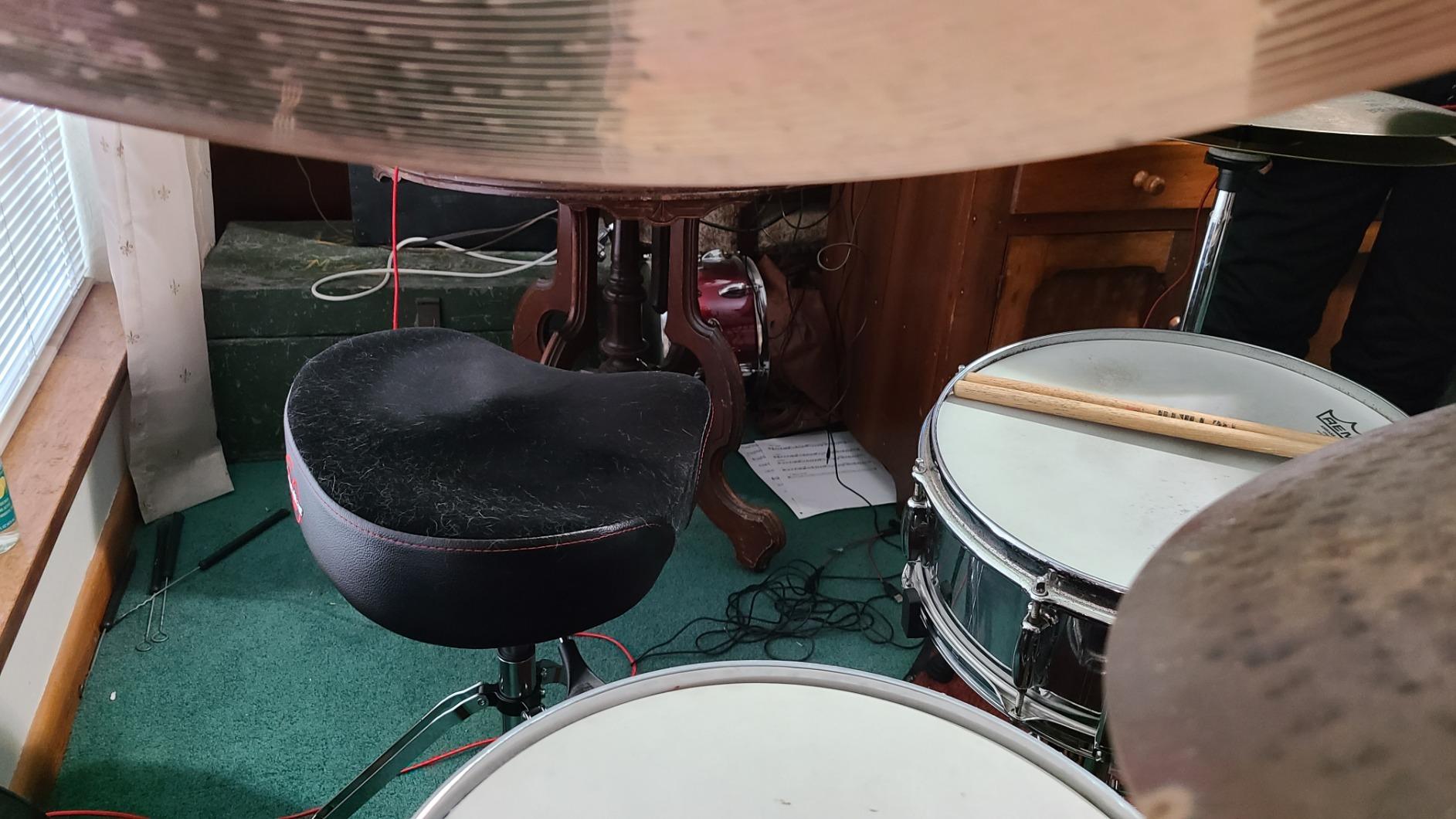 Gibraltar Hydraulic Drum Throne with Oversized Saddle Seat and Pneumatic Height Adjustment, Double-Braced Tripod, Super Foot Base, Plush Cushion for Maximum Comfort, 9000 Series (9608HM) customer photo 2