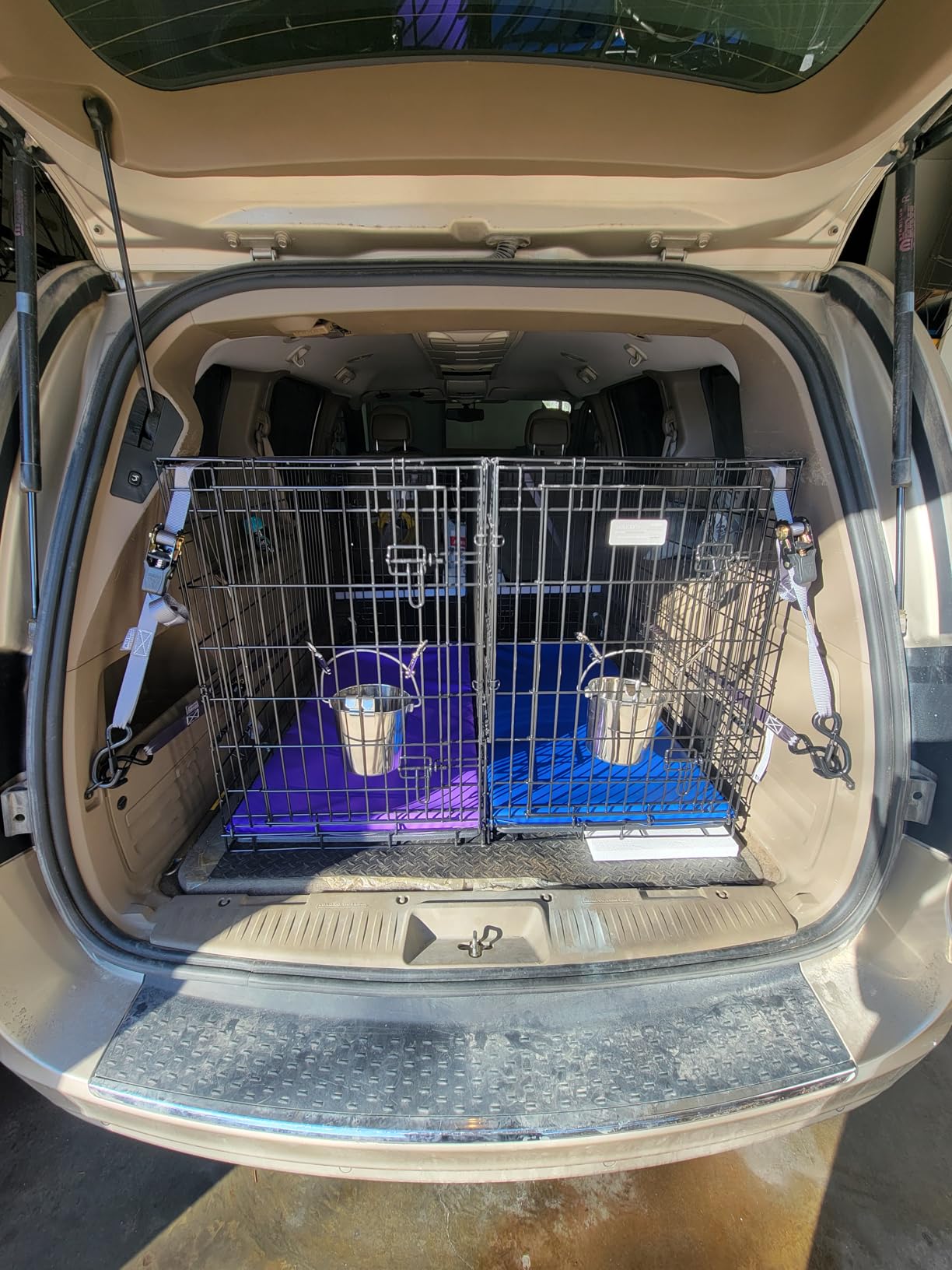 MidWest Homes for Pets Solutions Series Large Side-by-Side SUV Dog Crate, Double Door Folding Metal Cage Designed to Fit in SUVs & Vans, for Dogs up to 90 Lbs customer photo 1