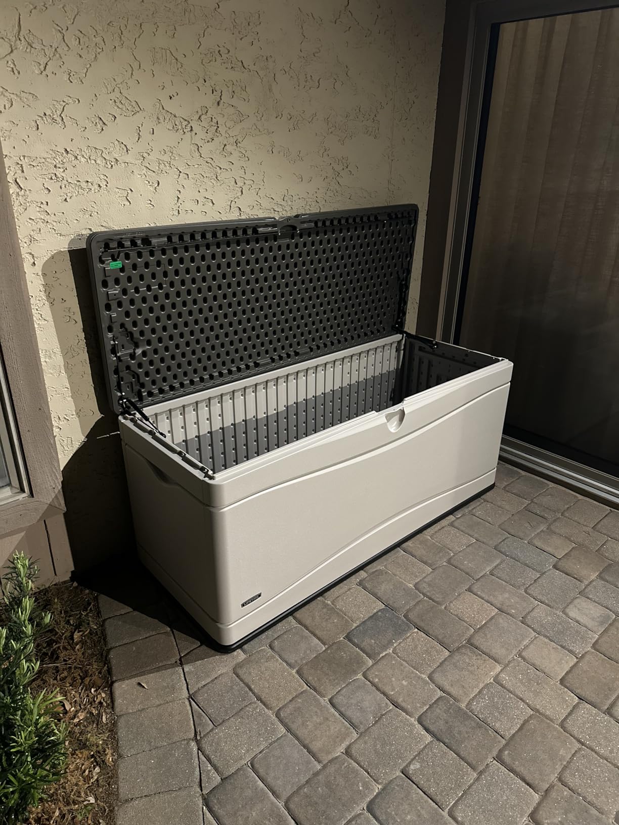 LIFETIME 60012 Extra Large Deck Box, 130 Gallon, Desert Sand/Brown customer photo 1