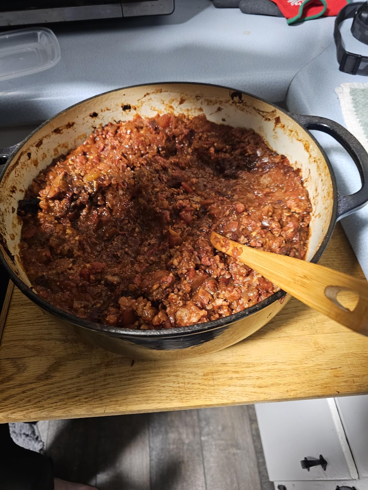 Lodge Essential Enamel Cast Iron Dutch Oven with Lid 7.5 Quart, Island Spice Red customer photo 2
