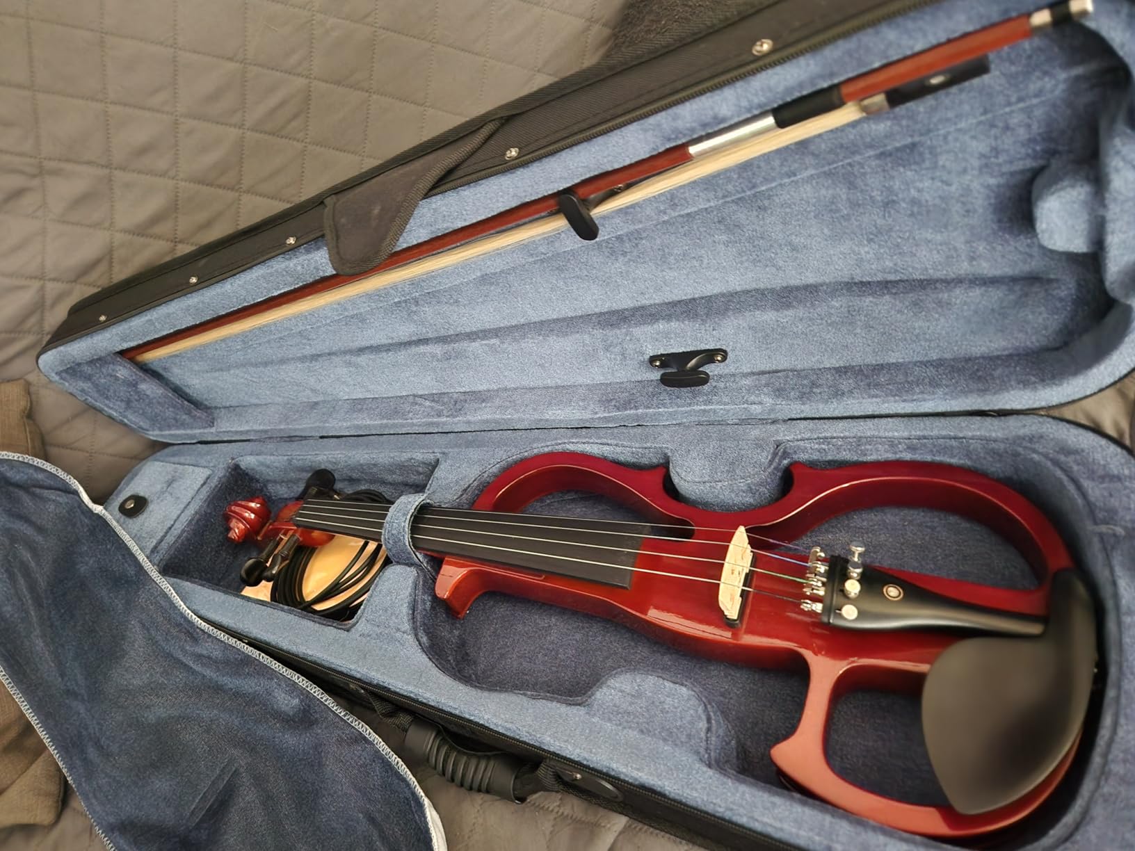 Cecilio 4/4 CEVN-2BL Electric/Silent Violin with Ebony Fittings in Blue Metallic Varnish (Full Size) - Ideal for Practice and Performance customer photo 1