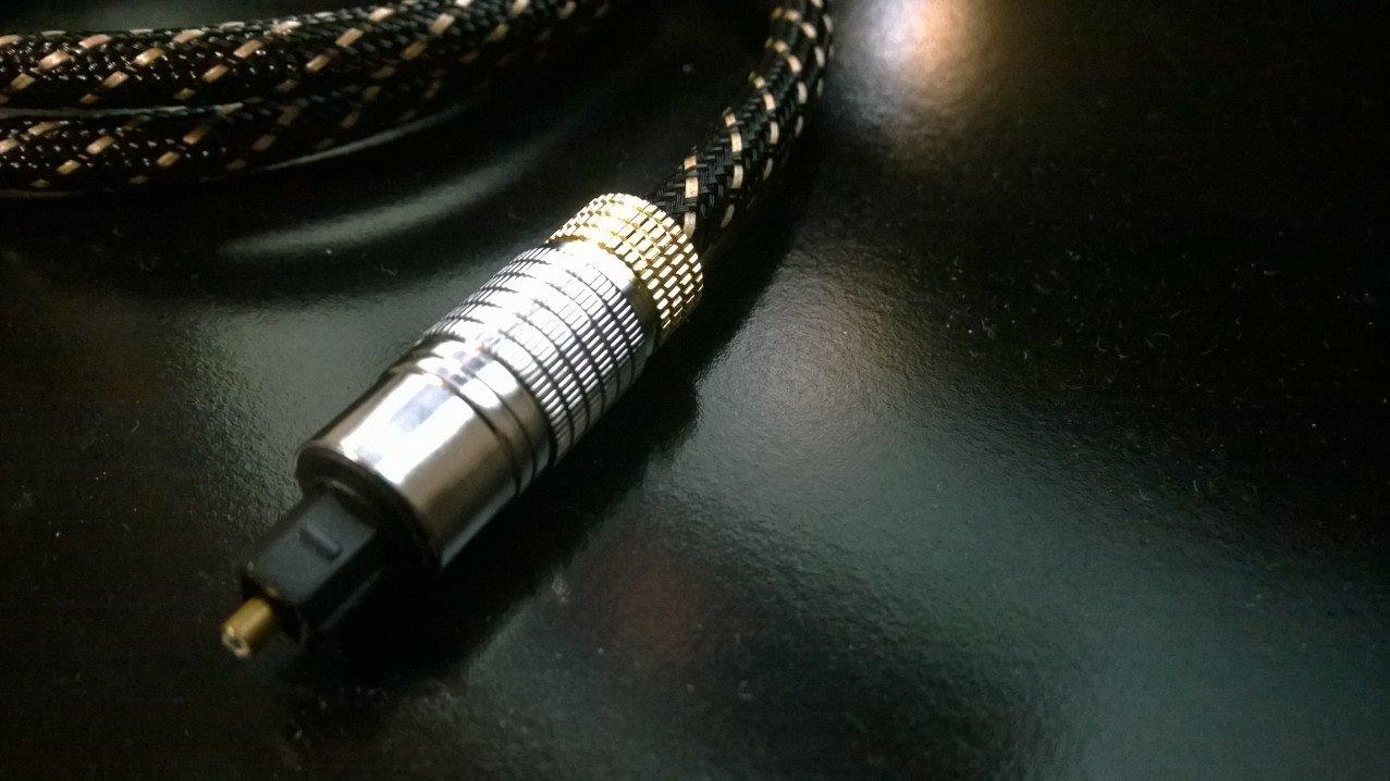 Cable Matters Premium Optical Audio Cable 6ft (Toslink Optical Cable for Soundbar, Digital S/PDIF Cord) - Ideal for Hi-Fi Audio with Samsung, Sonos, Sony, Bose Soundbars, 6 Feet customer photo 2