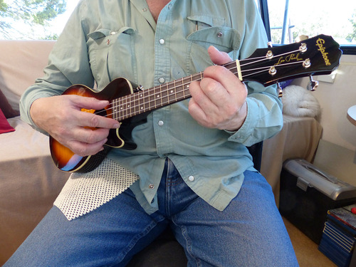 Epiphone Les Paul Acoustic Electric Ukulele, Heritage Cherry Sunburst with Gig Bag customer photo 1