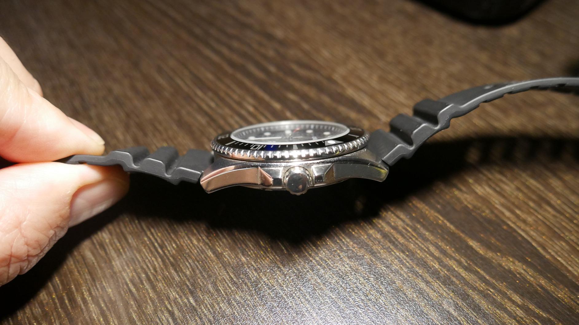 Casio MDV106 Series | Unisex Analog Watch | 200M WR | Stainless Steel Case | Resin Band | 2 Hand Analog (HR, Min, SEC) | Date Display | Screw Down Crown/Screw Down Caseback | 3 Year Battery customer photo 1