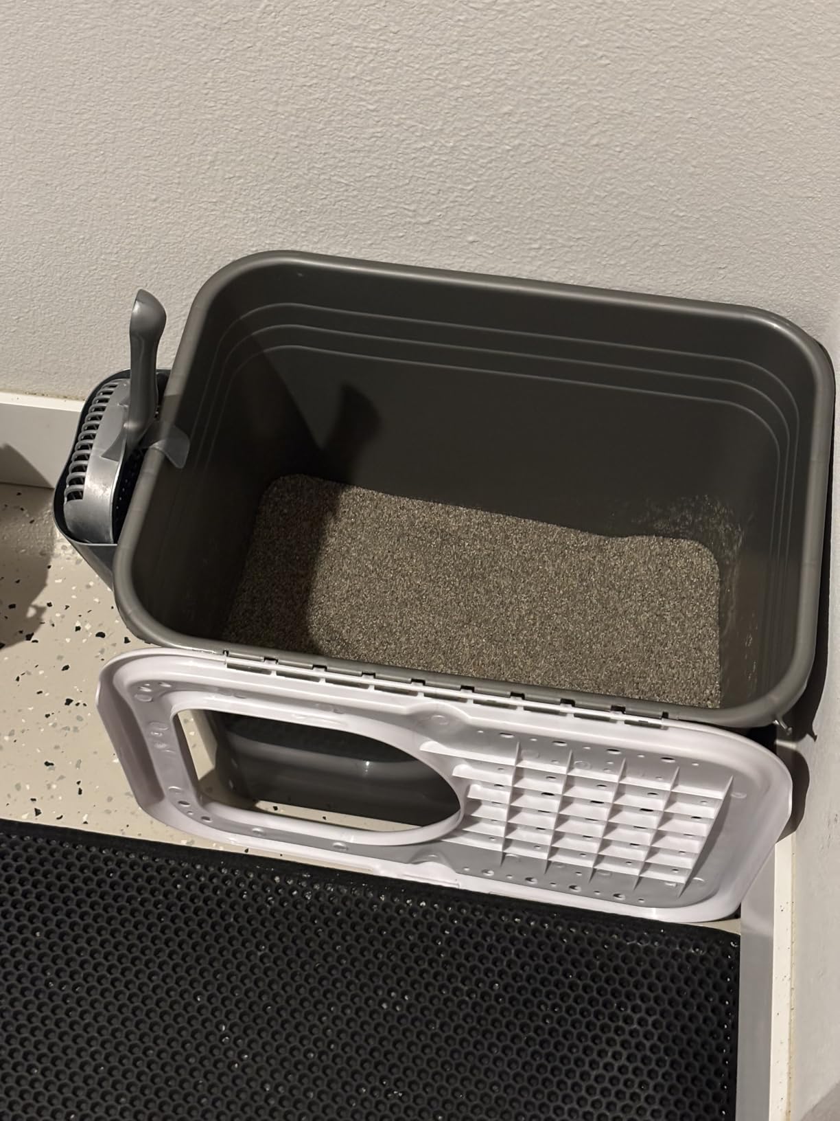 Petmate Enclosed Cat Litter Boxes with Hinged Lid and Wide Top Entry Opening, Cat Litter Box Enclosure with Filter Lid, Made in USA, Scoop not Included customer photo 1
