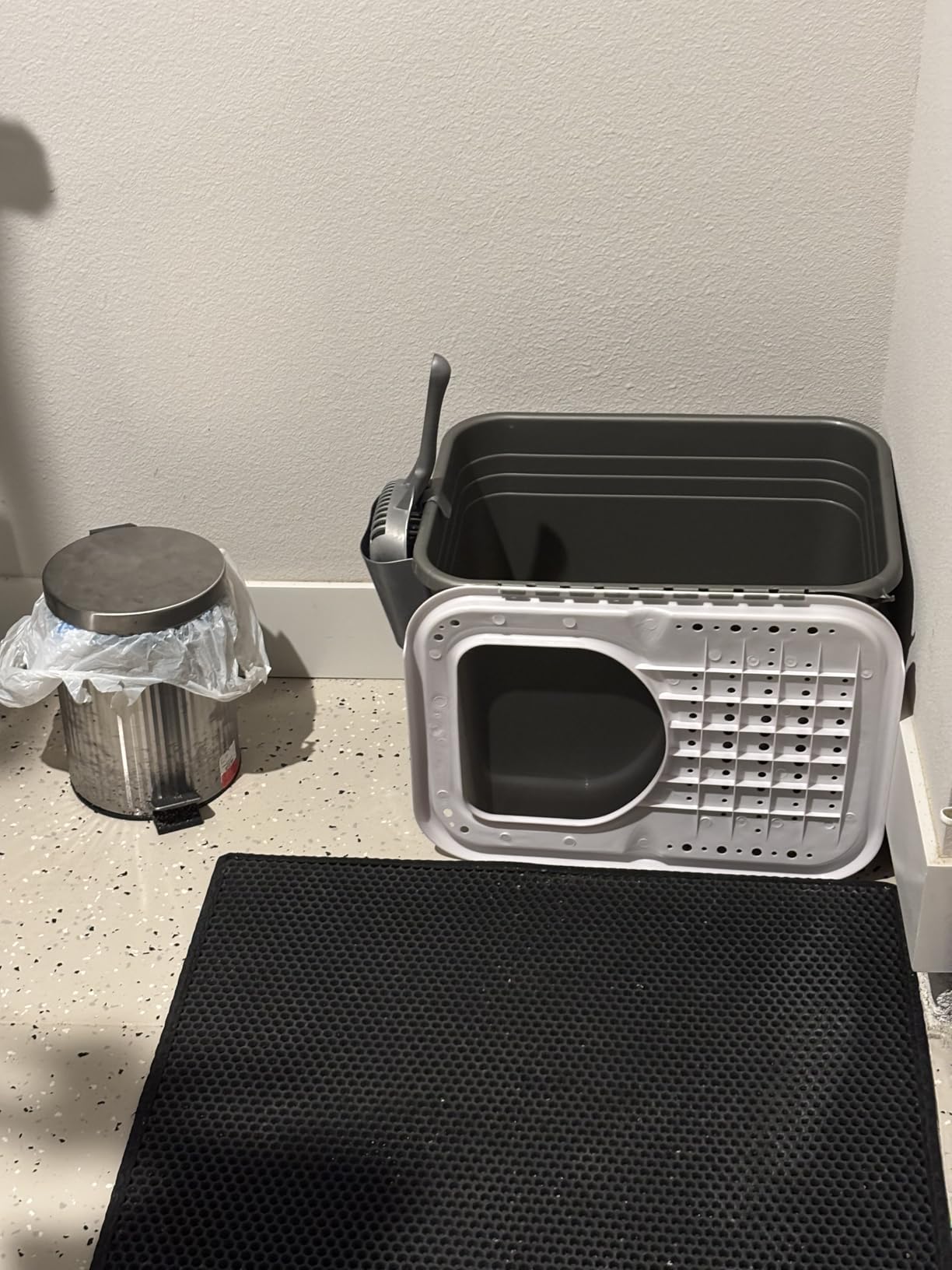 Petmate Enclosed Cat Litter Boxes with Hinged Lid and Wide Top Entry Opening, Cat Litter Box Enclosure with Filter Lid, Made in USA, Scoop not Included customer photo 2