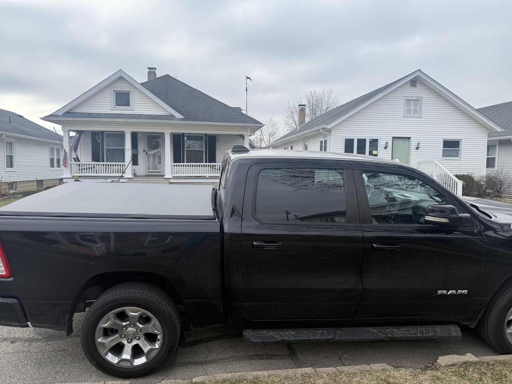 Tyger Auto T3 Soft Tri-fold Truck Bed Tonneau Cover for Dodge Ram 1500/2500/3500 | 6'4