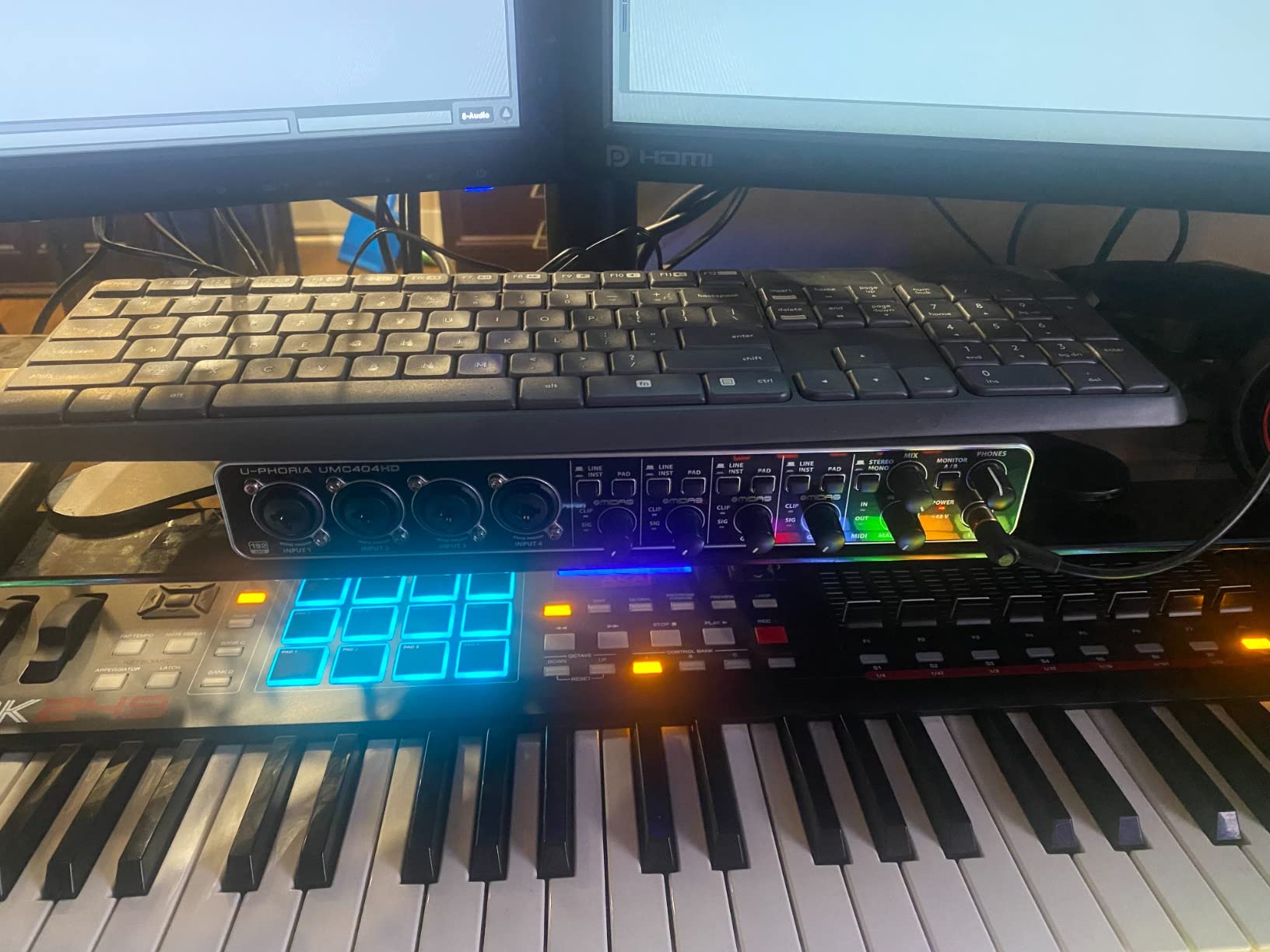 Behringer U-Phoria UMC404HD 4x4 USB Audio/MIDI Interface with Midas Mic Preamplifiers customer photo 1