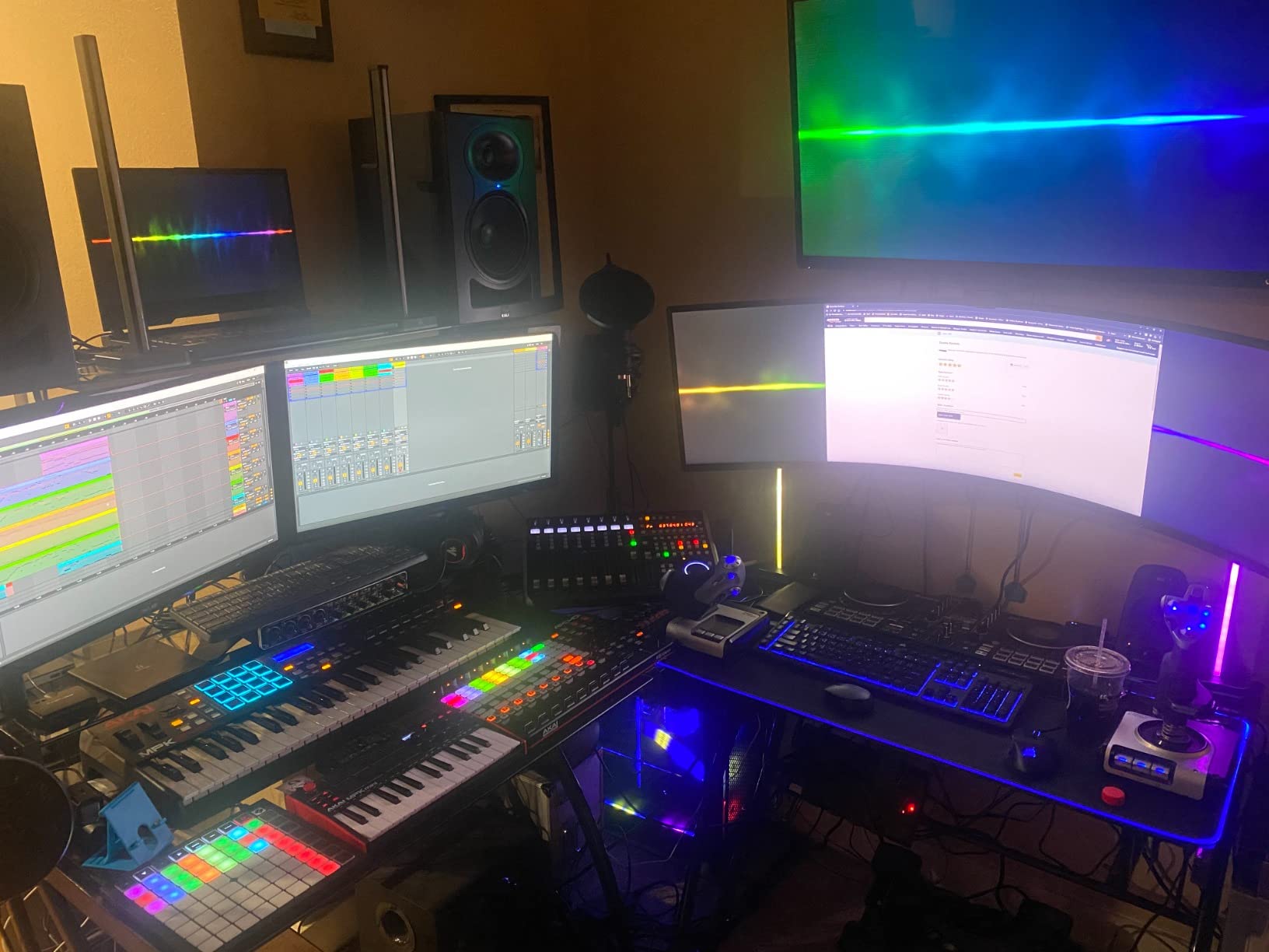 Behringer U-Phoria UMC404HD 4x4 USB Audio/MIDI Interface with Midas Mic Preamplifiers customer photo 2