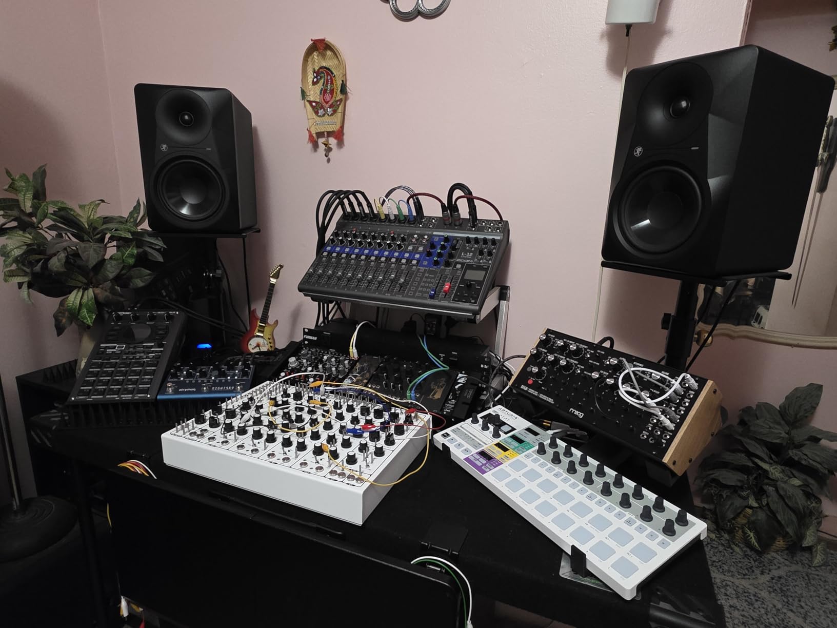 Arturia BeatStep Pro Controller and Sequencer - Aftertouch, Velocity Sensitive, With 2 Independent Melodic Sequencers, Drum Sequencer, 16 Drum Pads, MIDI/CV/Gate I/O and Music Production Software customer photo 1