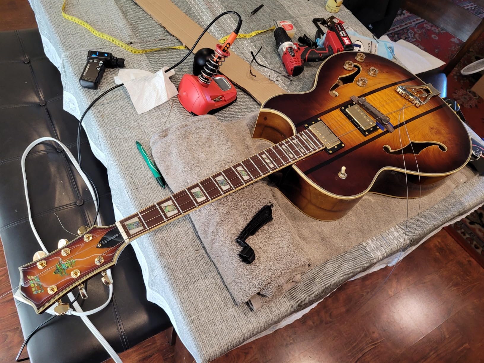 IYV IJZ-500 NA Jazz Solid- Hollow Body Electric Guitar, Natural customer photo 2