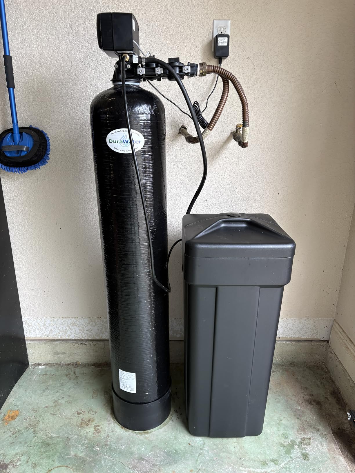 Fleck 5600 SXT Whole House Water Softener 48,000 Grains Ships Loaded with Resin in Tank, Black customer photo 1