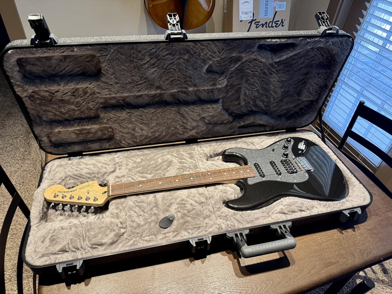 Fender Deluxe Molded Guitar Case for Stratocaster and Telecaster Electric Guitars, Military-Grade ABS Hard Shell with TSA Lock, Custom Foam Interior, Protective Travel Case, Black customer photo 1