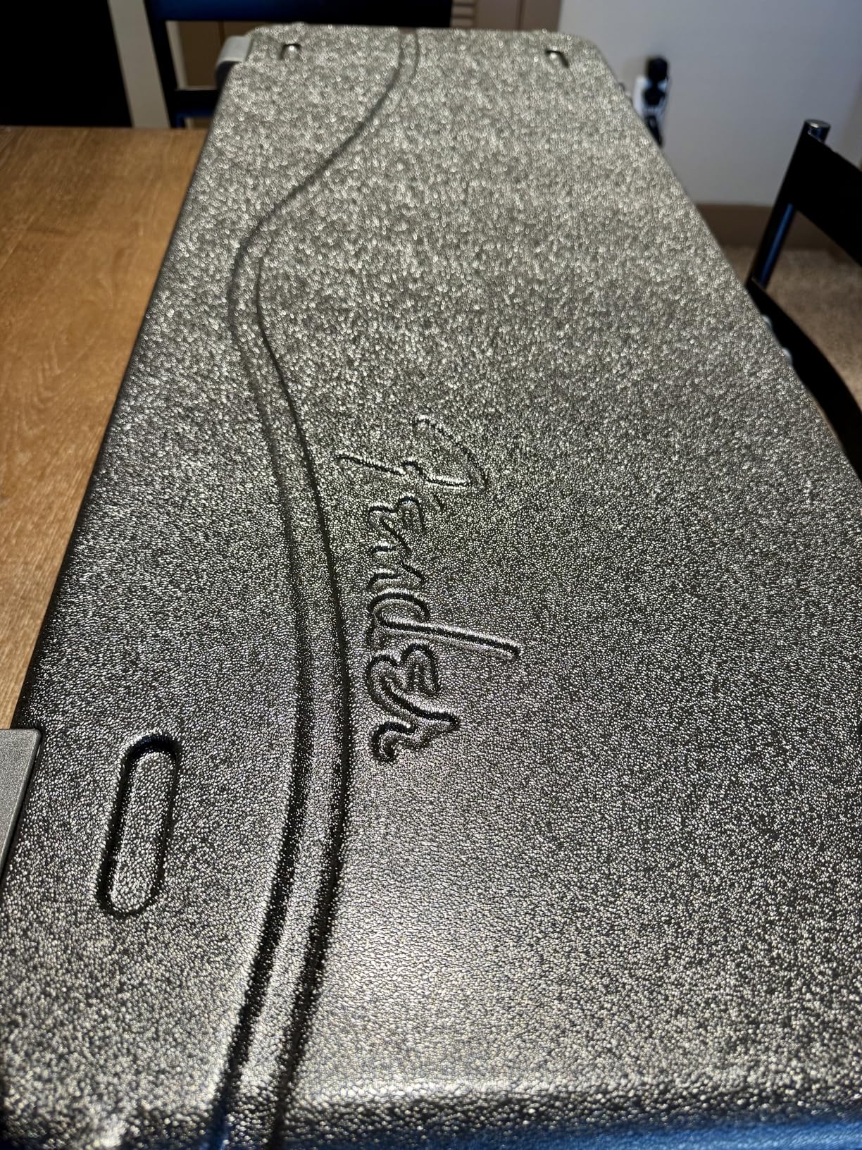 Fender Deluxe Molded Guitar Case for Stratocaster and Telecaster Electric Guitars, Military-Grade ABS Hard Shell with TSA Lock, Custom Foam Interior, Protective Travel Case, Black customer photo 2