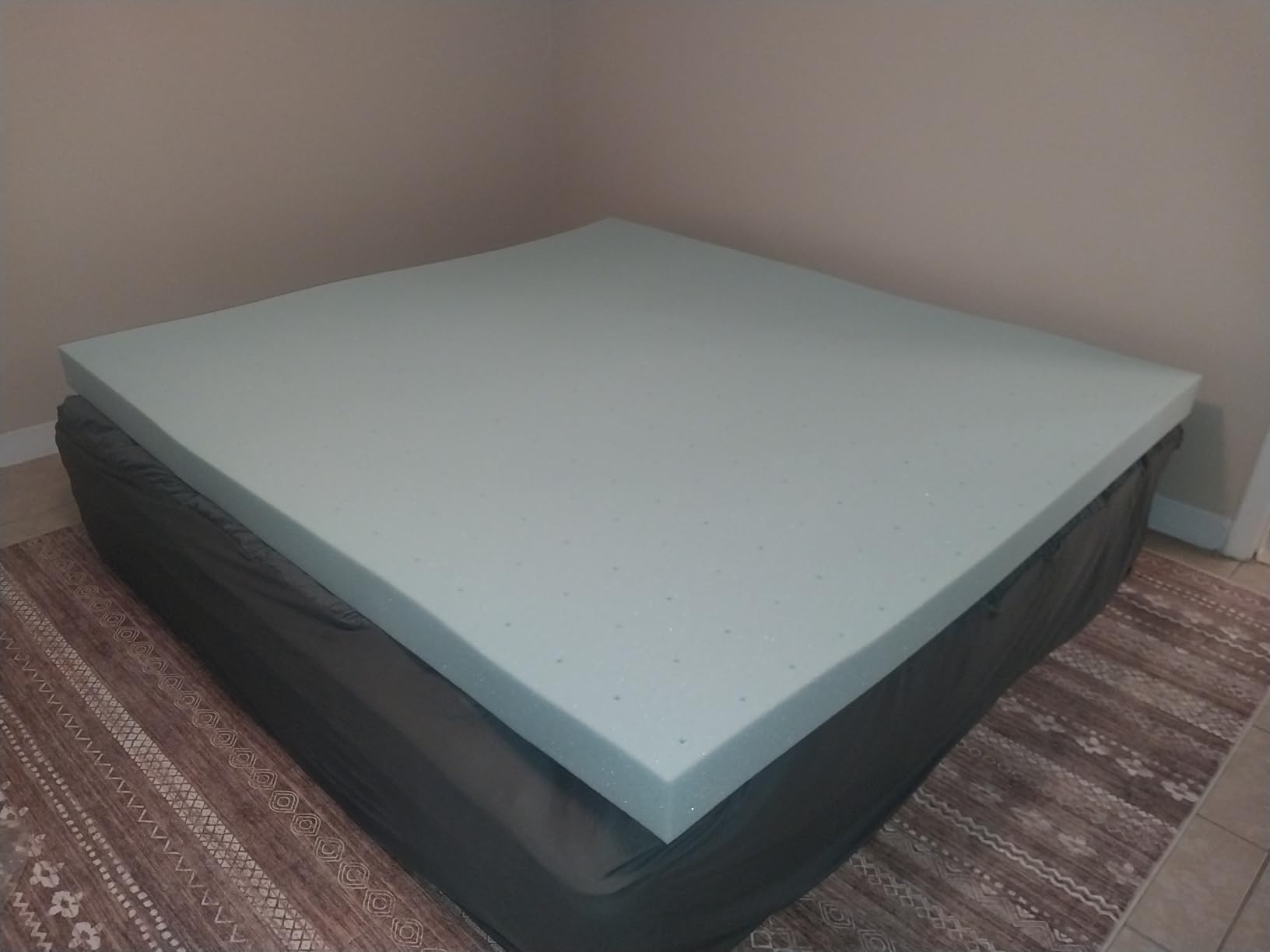 Lucid 4 Inch Memory Foam Mattress Topper, Queen Size - Cooling Gel Bed Topper - Pressure-Relieving Ultra Plush Feel - Ventilated Breathable Design - CertiPur Certified - Dorm Room Essentials customer photo 2