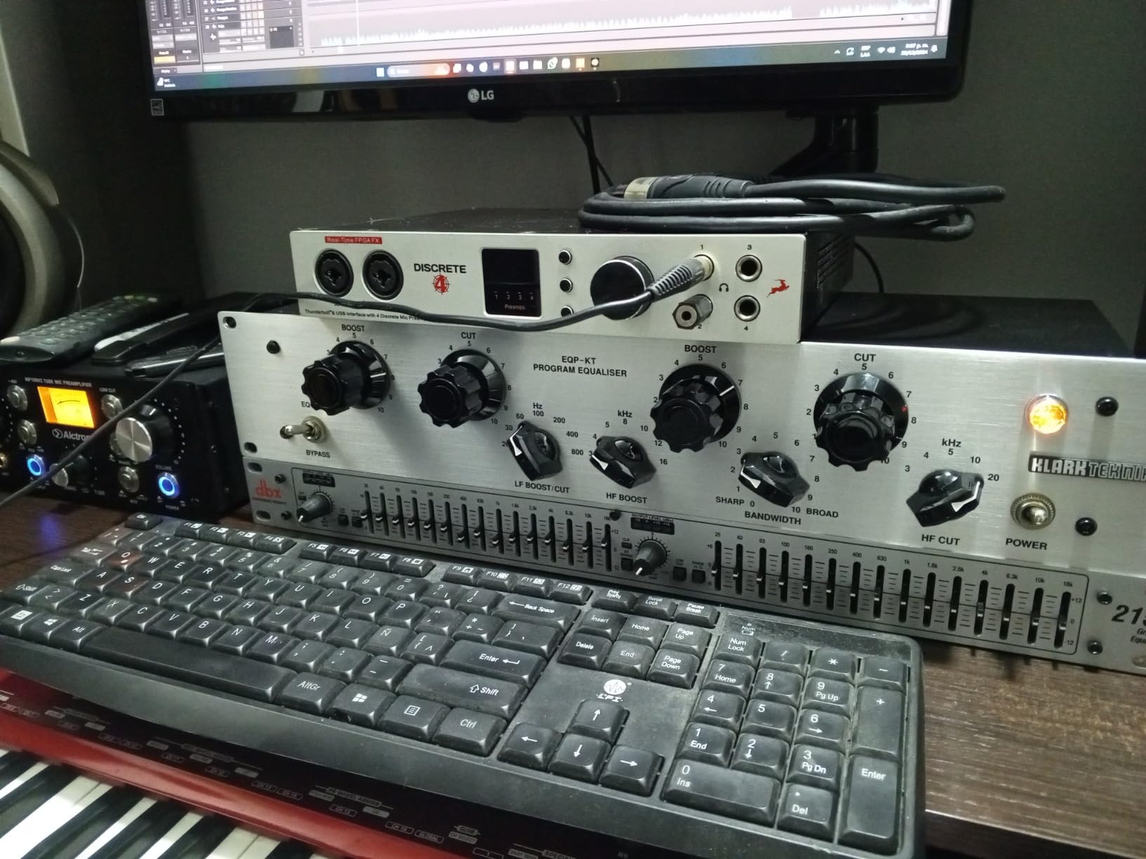 Klark Teknik EQP-KT Classic Tube Equaliser with Switchable-Frequency Selection, Variable Bandwidth and Custom-Built Midas Transformers customer photo 2