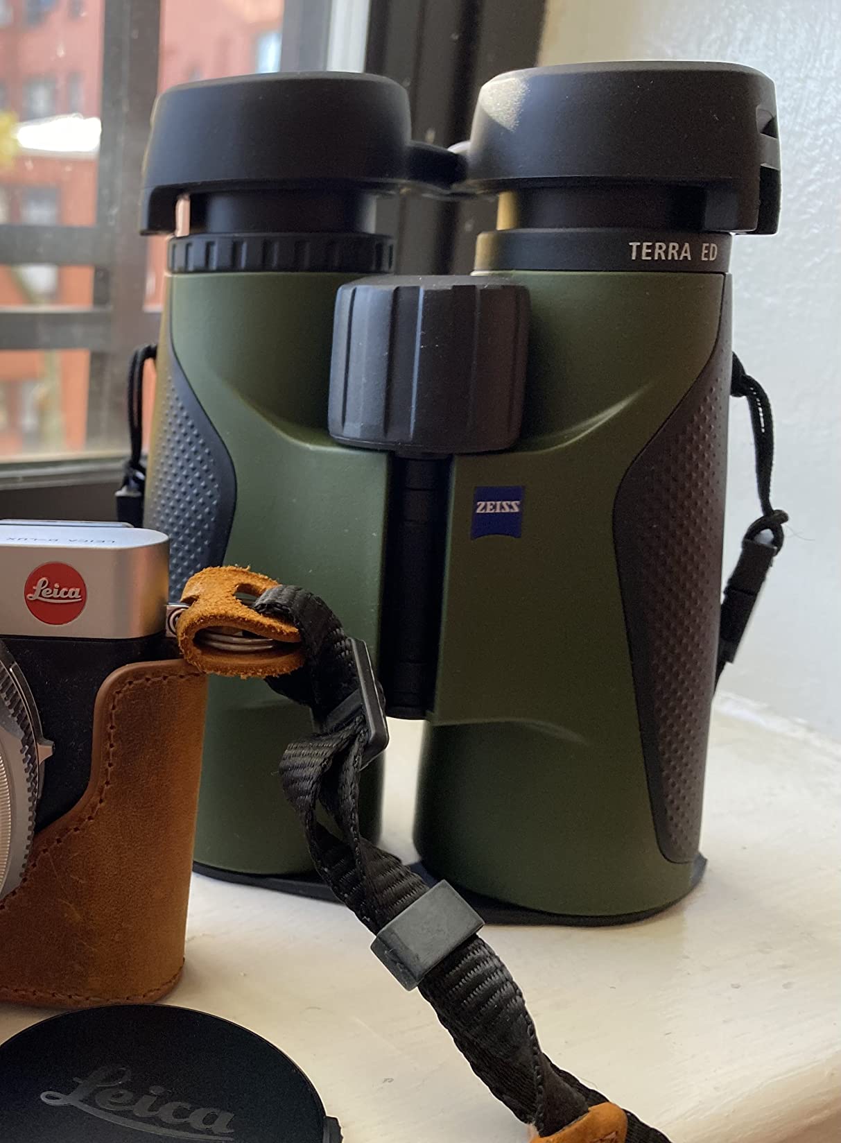 ZEISS Terra ED Binoculars 10x42 Waterproof, Fast Focusing with Coated Glass for Optimal Clarity in All Weather Conditions customer photo 1