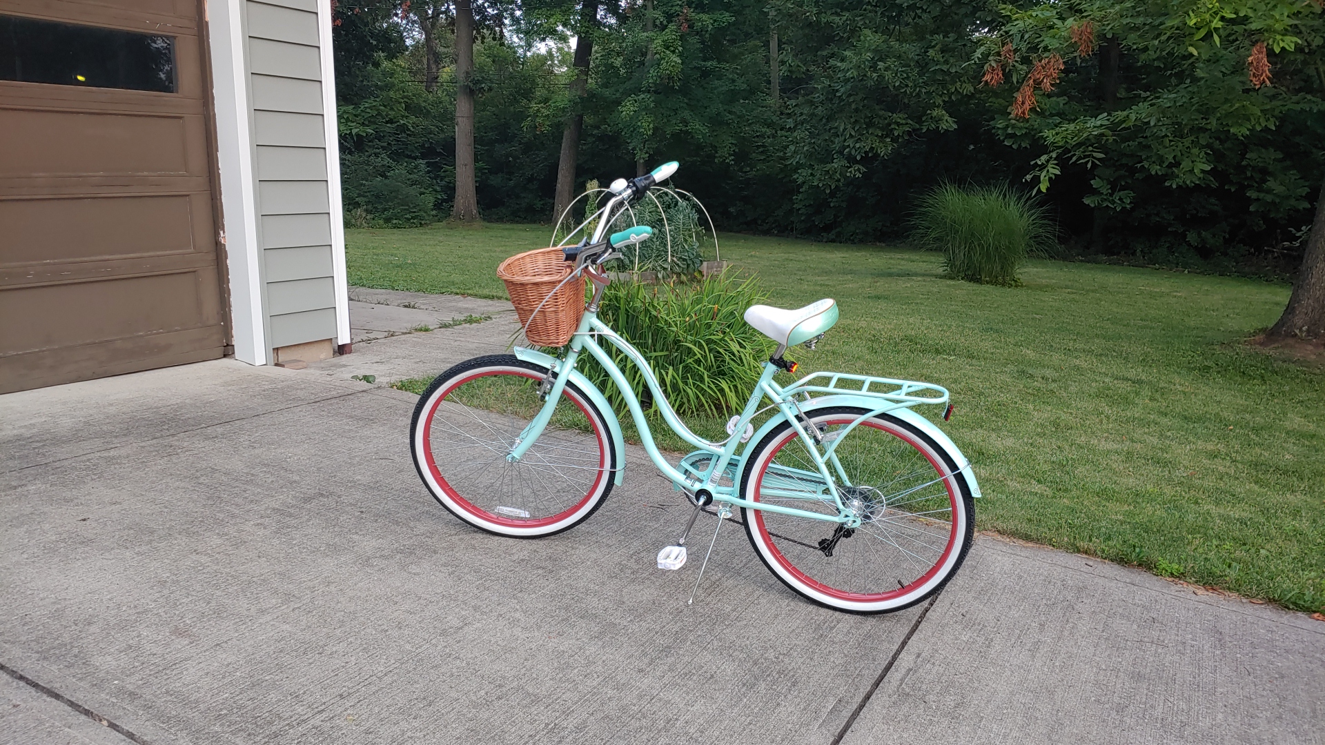 Schwinn Perla Cruiser Bike, 26 Inch Bike for Women and Men, 7-Speed Beach Cruiser Bicycle customer photo 2