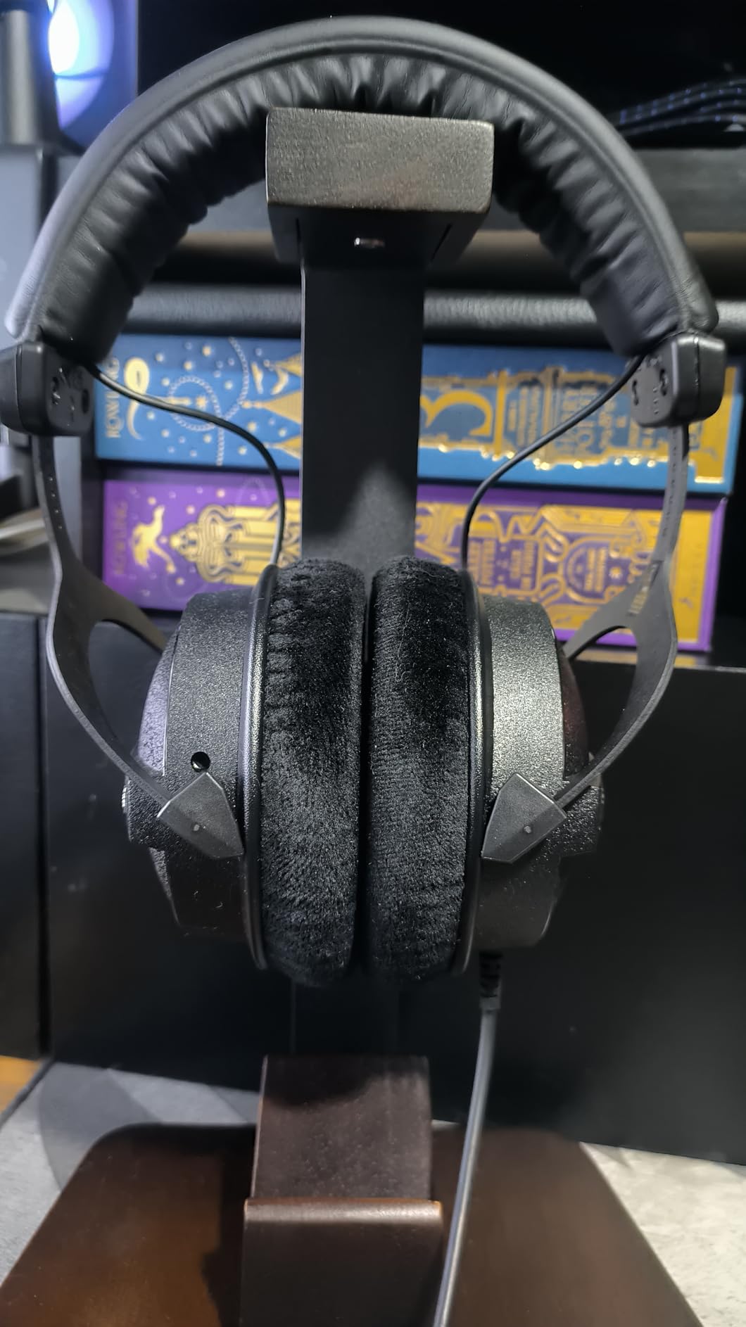 beyerdynamic DT 770 PRO, 80 Ohm, Closed Back, Over Ear, Wired Professional Studio Headphones, 3m Straight Cable, Black customer photo 2